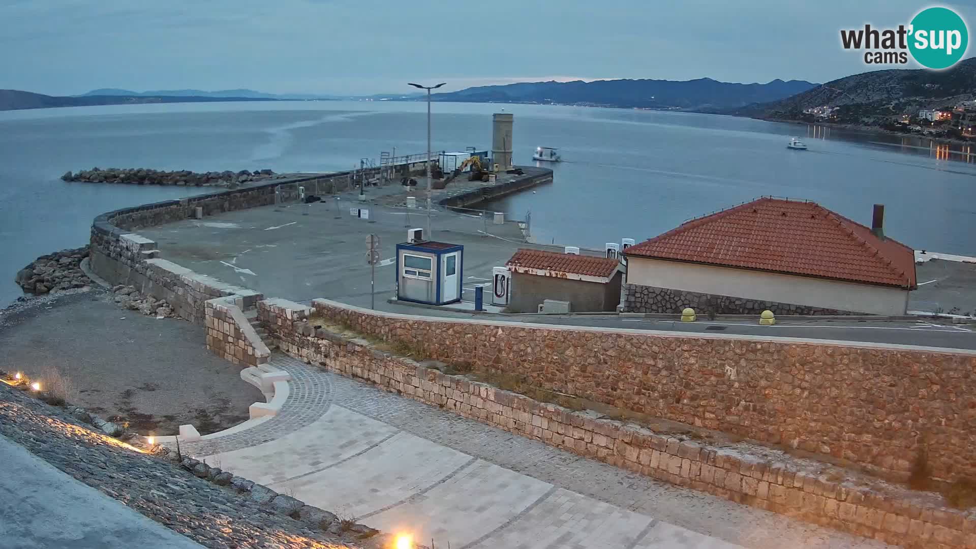 Senj Hafen Webcam – Wellenbrecher & Leuchtturm Liveblick