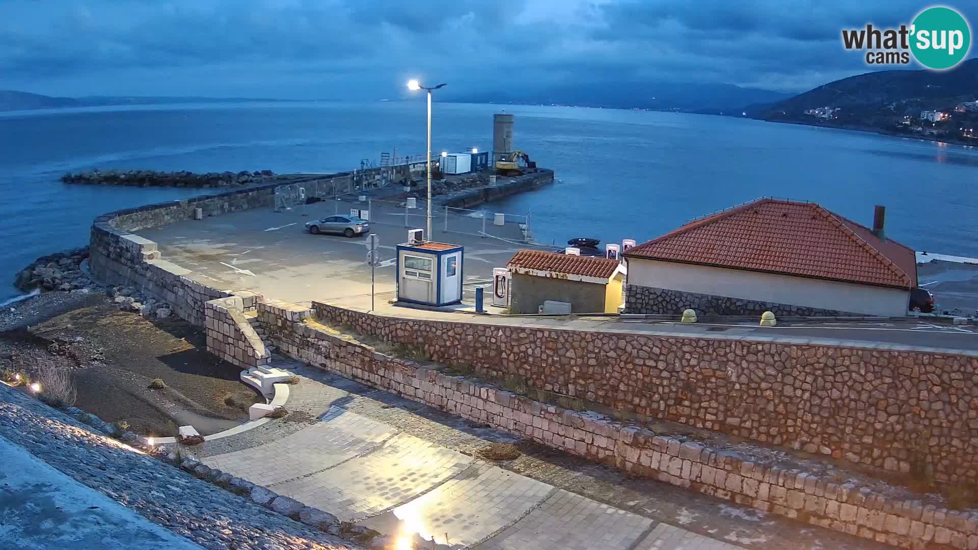 Senj Hafen Webcam – Wellenbrecher & Leuchtturm Liveblick