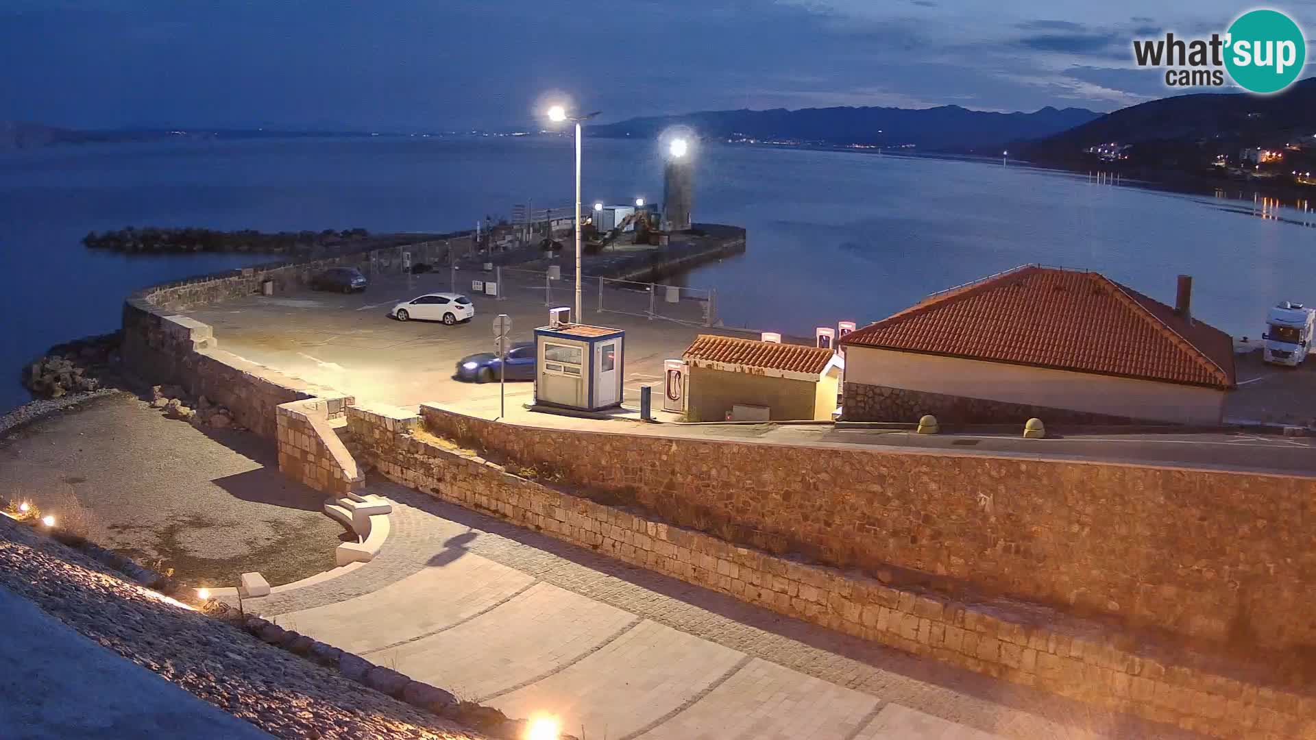 Senj Hafen Webcam – Wellenbrecher & Leuchtturm Liveblick