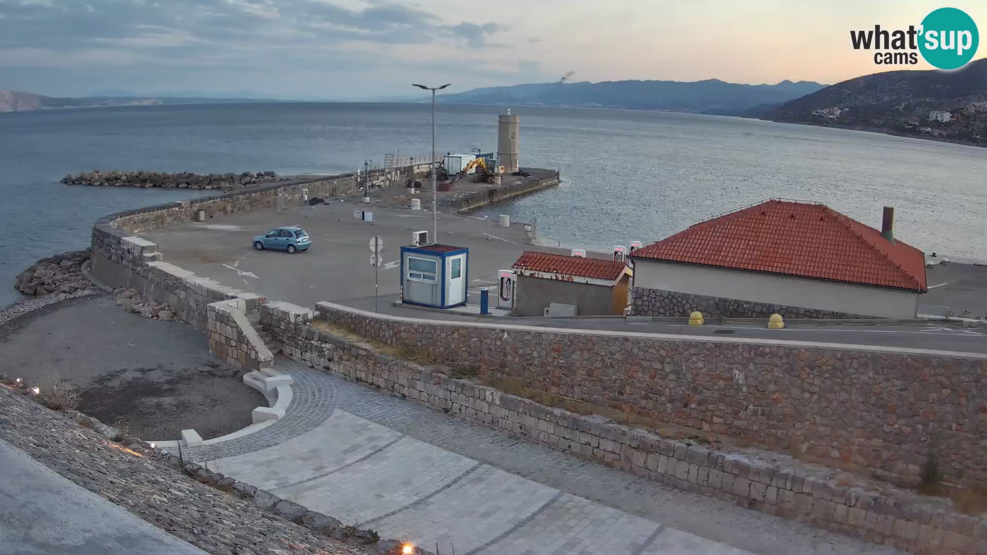 Webcam port de Senj – Vue sur la jetée et le phare