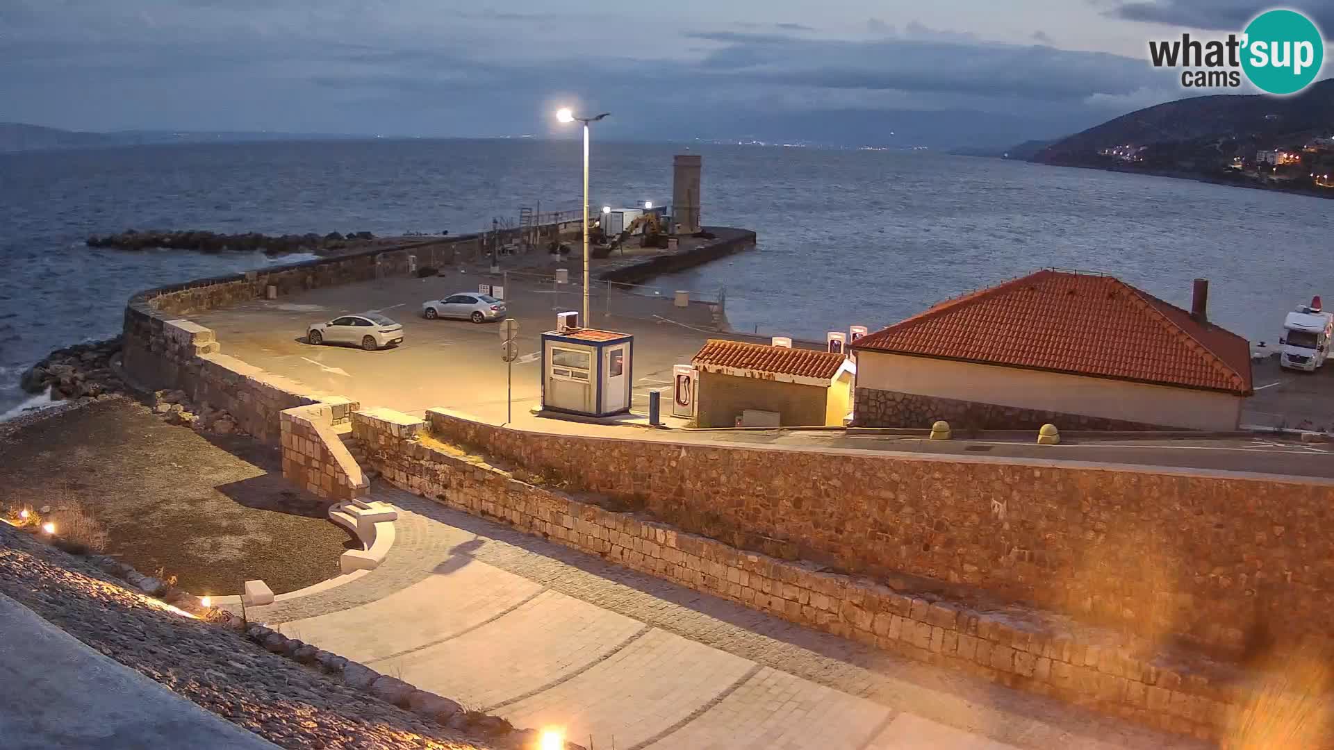 Webcam port de Senj – Vue sur la jetée et le phare