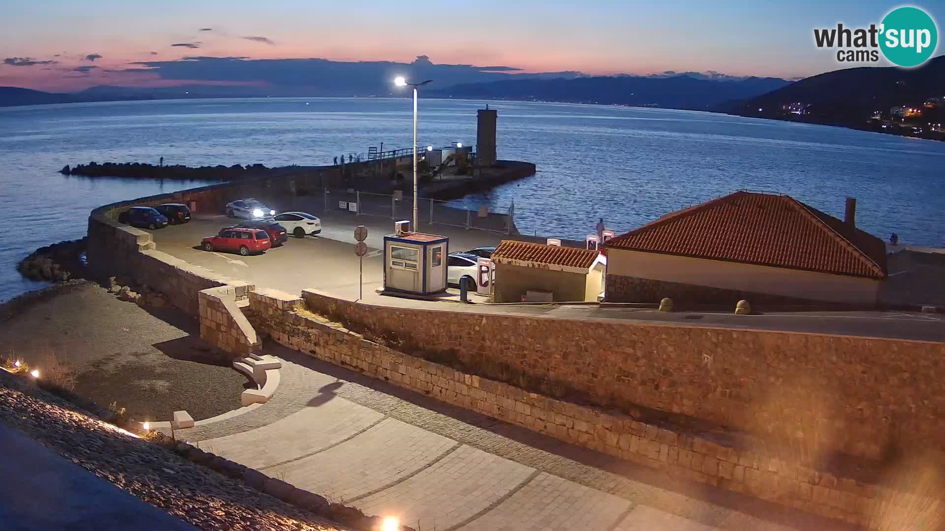 Senj Hafen Webcam – Wellenbrecher & Leuchtturm Liveblick