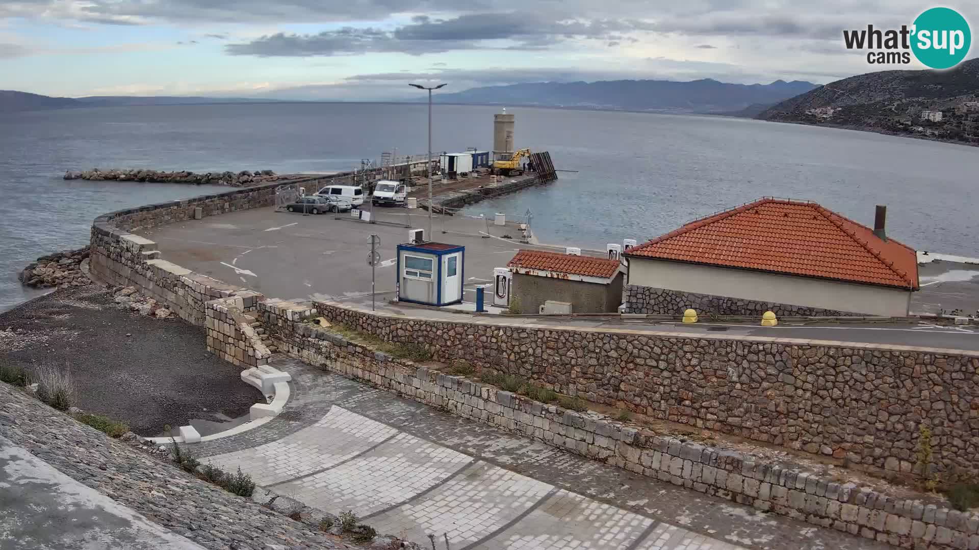 Webcam port de Senj – Vue sur la jetée et le phare