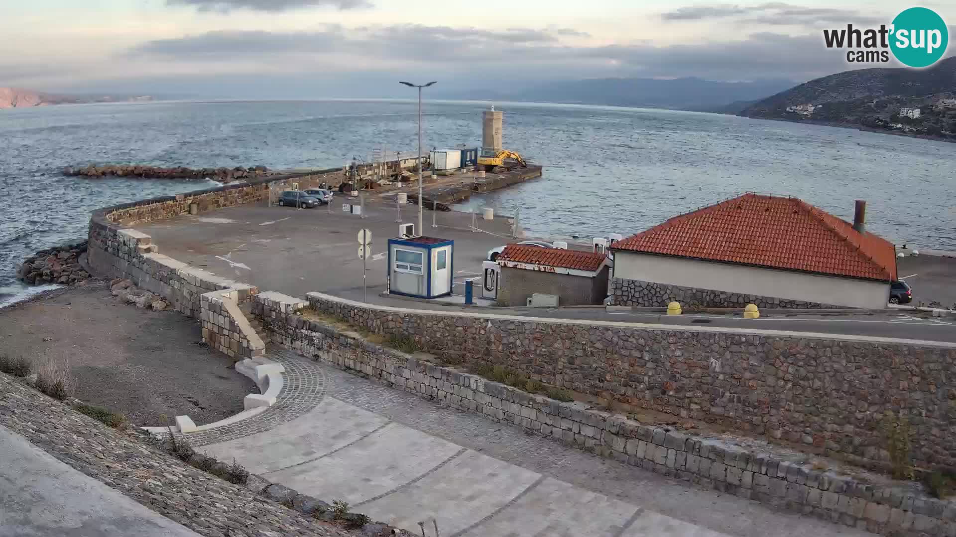 Webcam port de Senj – Vue sur la jetée et le phare