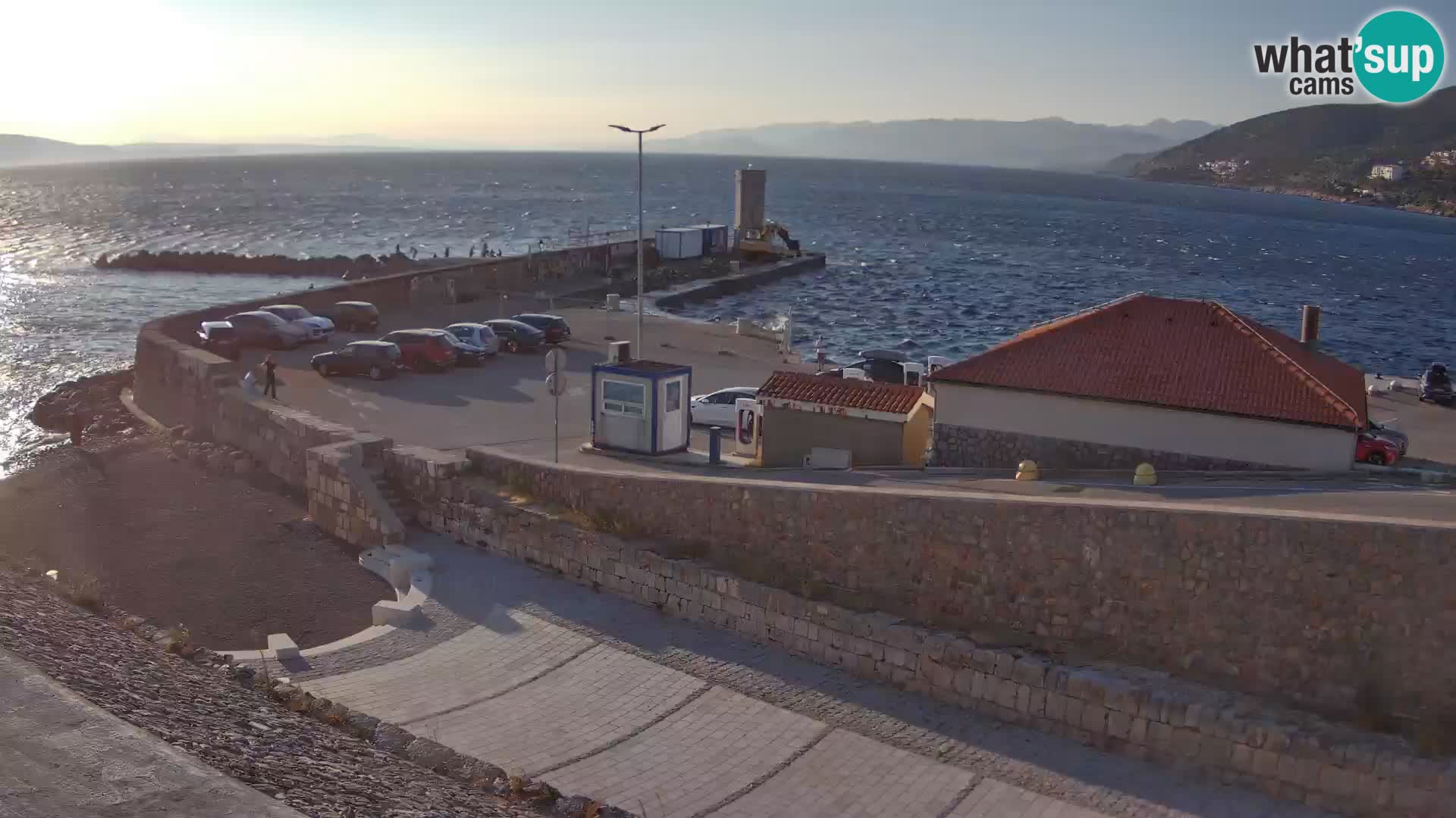 Webcam port de Senj – Vue sur la jetée et le phare