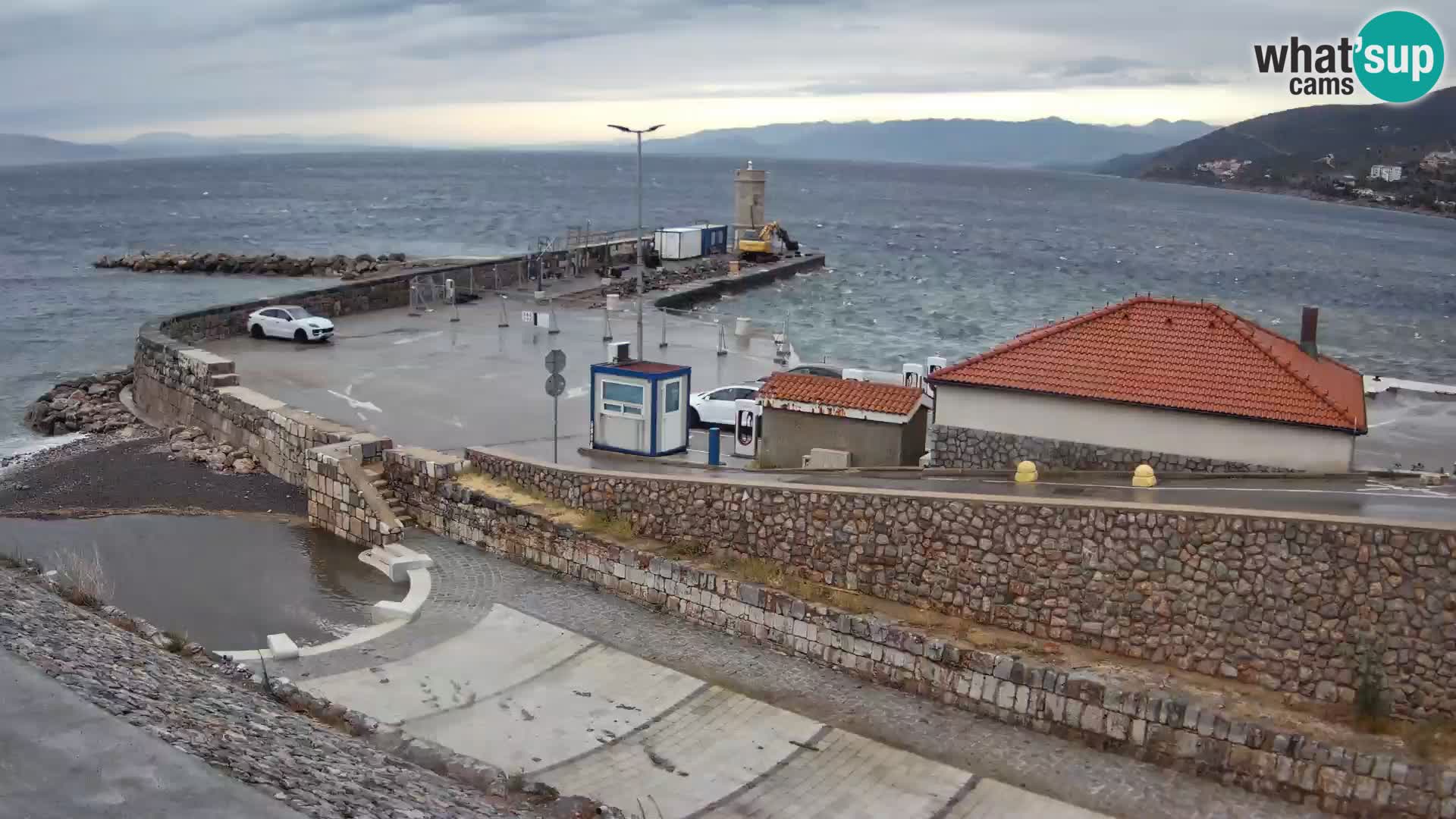 Webcam port de Senj – Vue sur la jetée et le phare