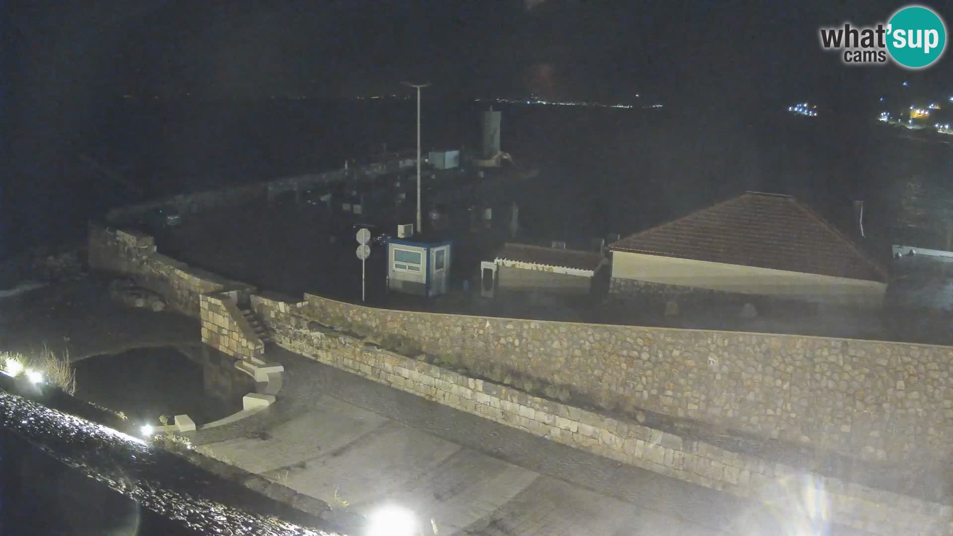 Senj Hafen Webcam – Wellenbrecher & Leuchtturm Liveblick