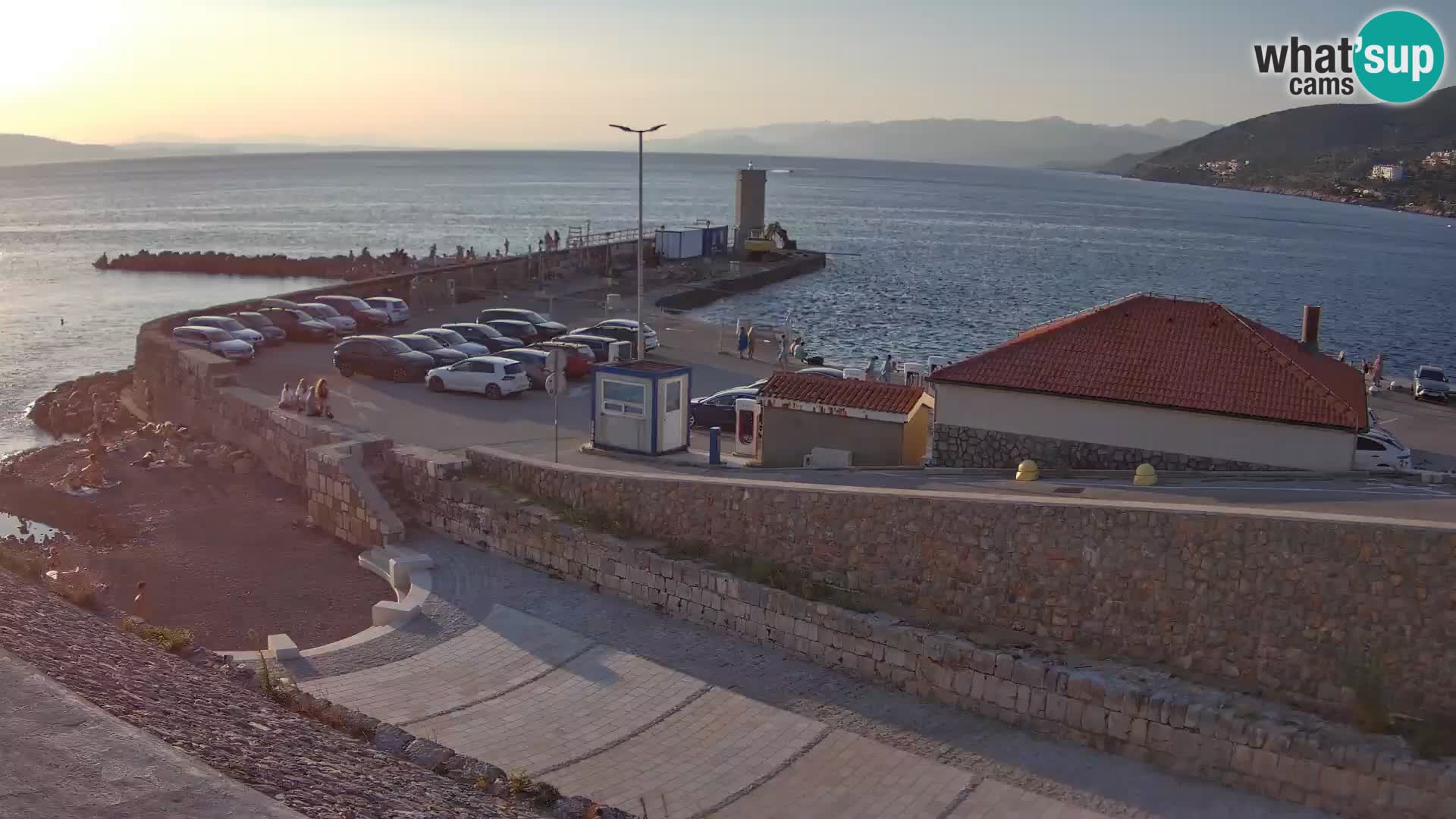 Webcam port de Senj – Vue sur la jetée et le phare