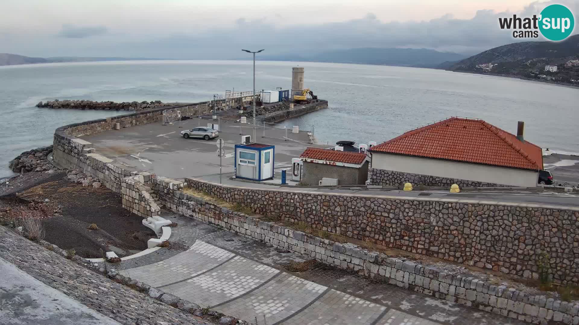 Webcam port de Senj – Vue sur la jetée et le phare