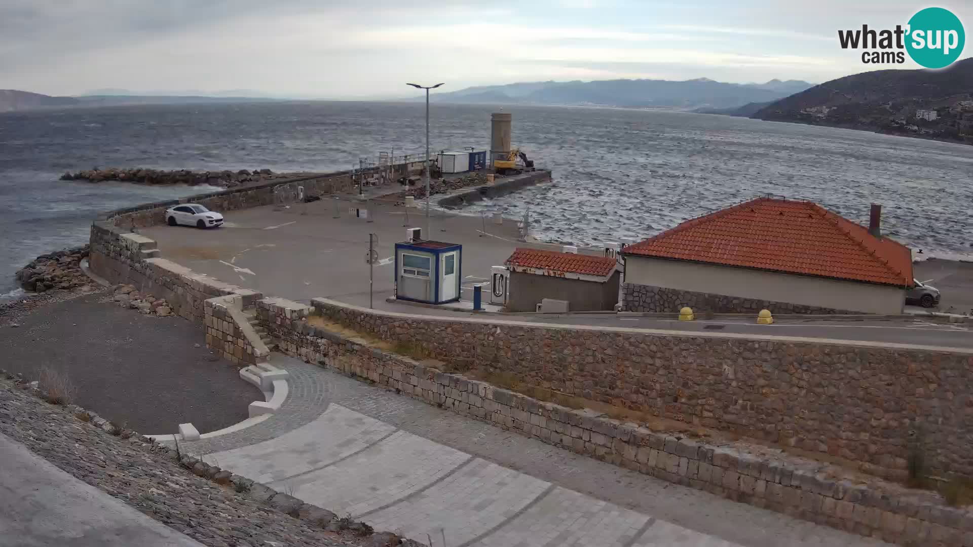 Senj Hafen Webcam – Wellenbrecher & Leuchtturm Liveblick