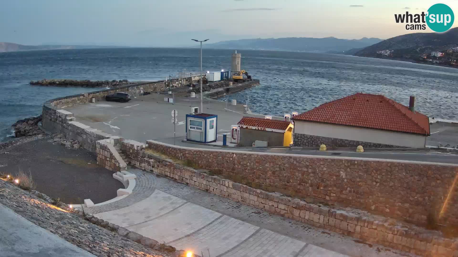 Senj Hafen Webcam – Wellenbrecher & Leuchtturm Liveblick