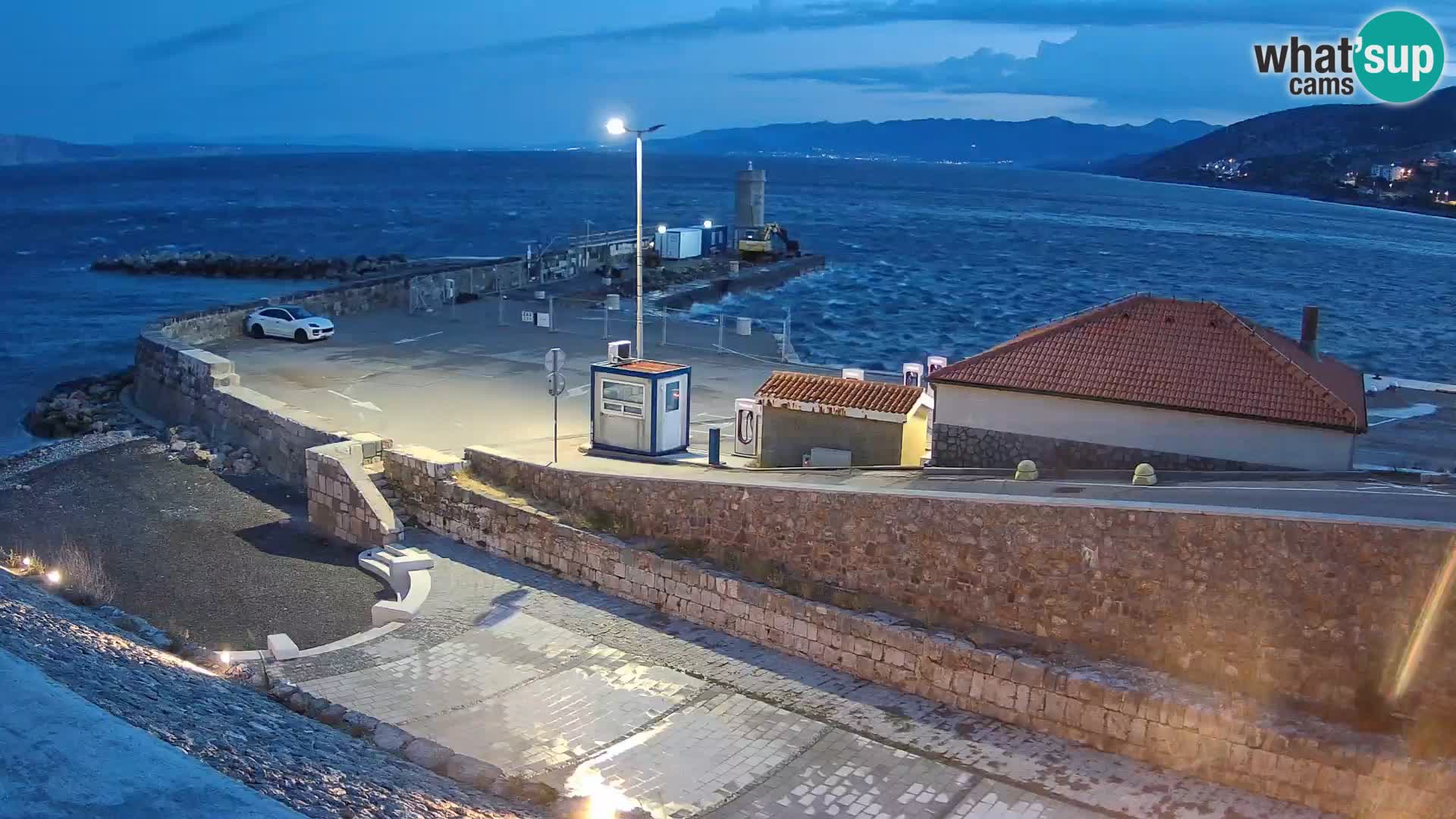 Webcam port de Senj – Vue sur la jetée et le phare