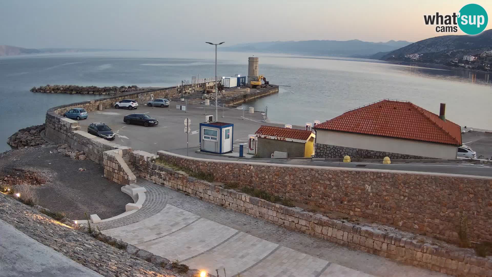 Webcam port de Senj – Vue sur la jetée et le phare