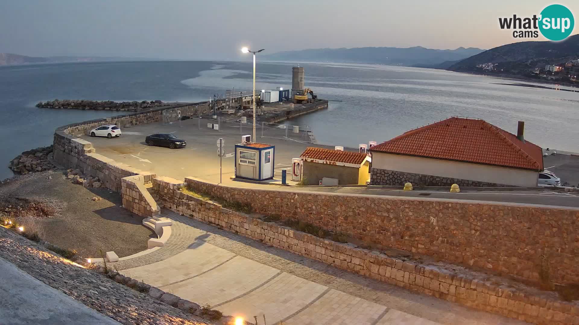 Senj Hafen Webcam – Wellenbrecher & Leuchtturm Liveblick