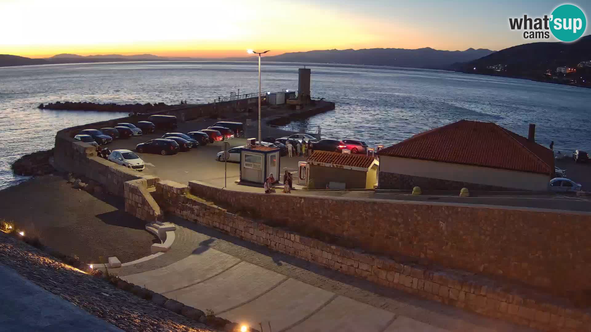 Senj Hafen Webcam – Wellenbrecher & Leuchtturm Liveblick