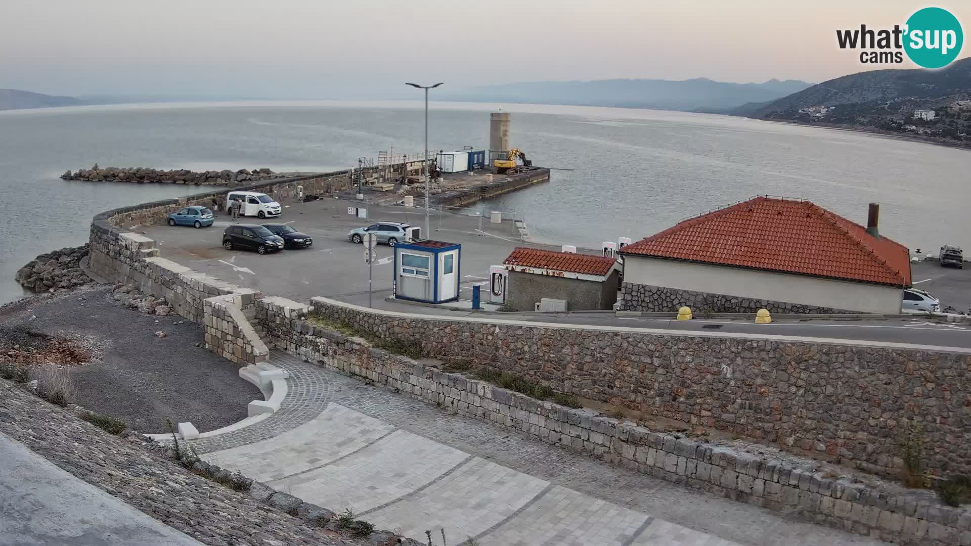 Webcam port de Senj – Vue sur la jetée et le phare