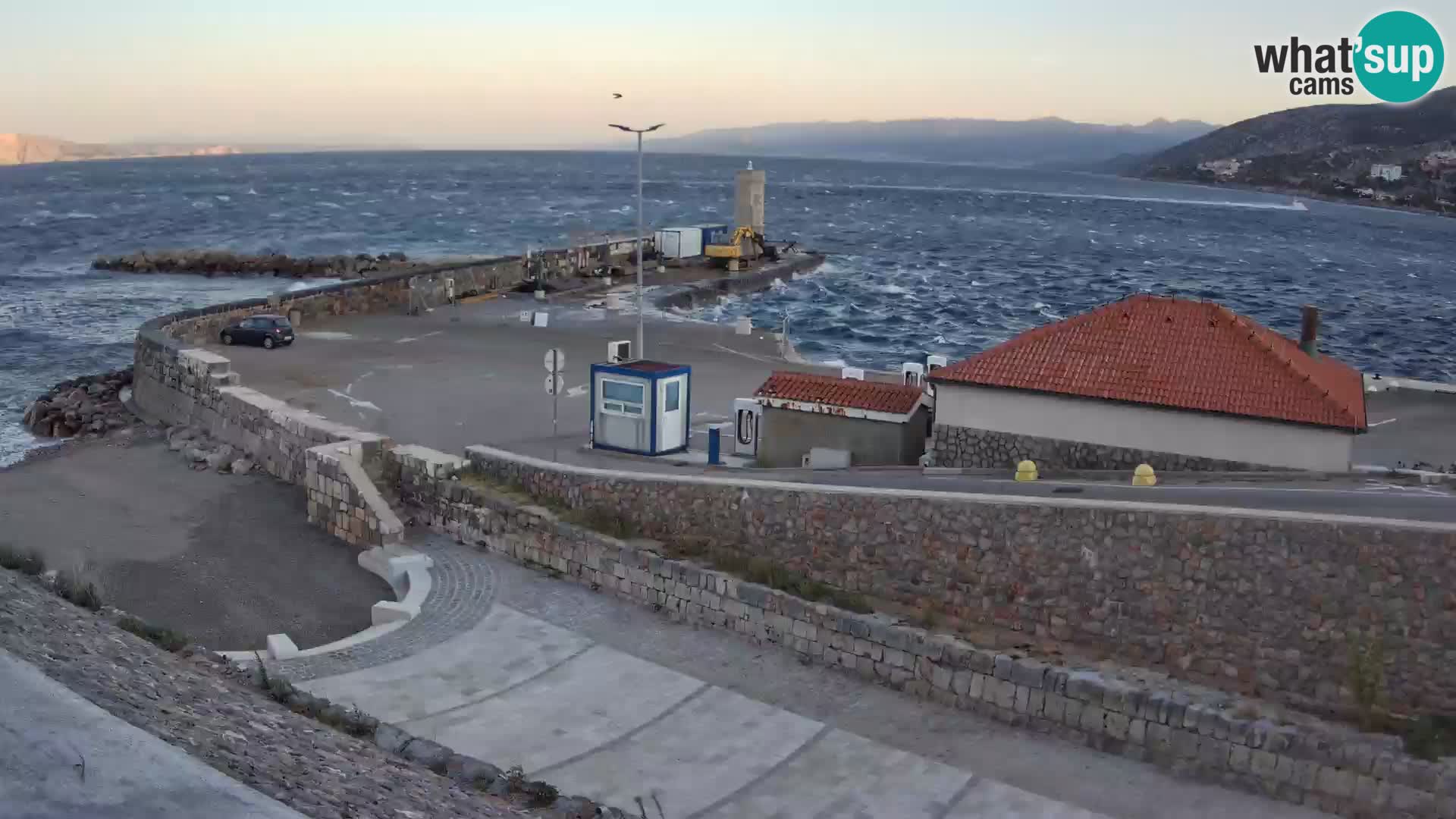 Senj Hafen Webcam – Wellenbrecher & Leuchtturm Liveblick