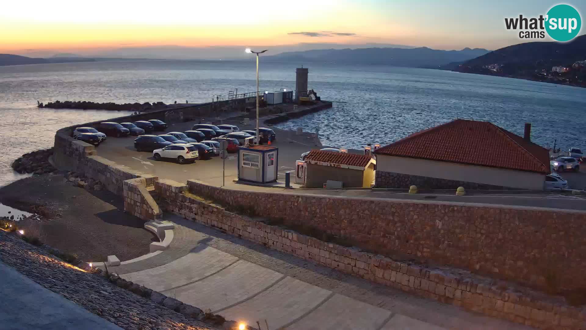 Senj Hafen Webcam – Wellenbrecher & Leuchtturm Liveblick