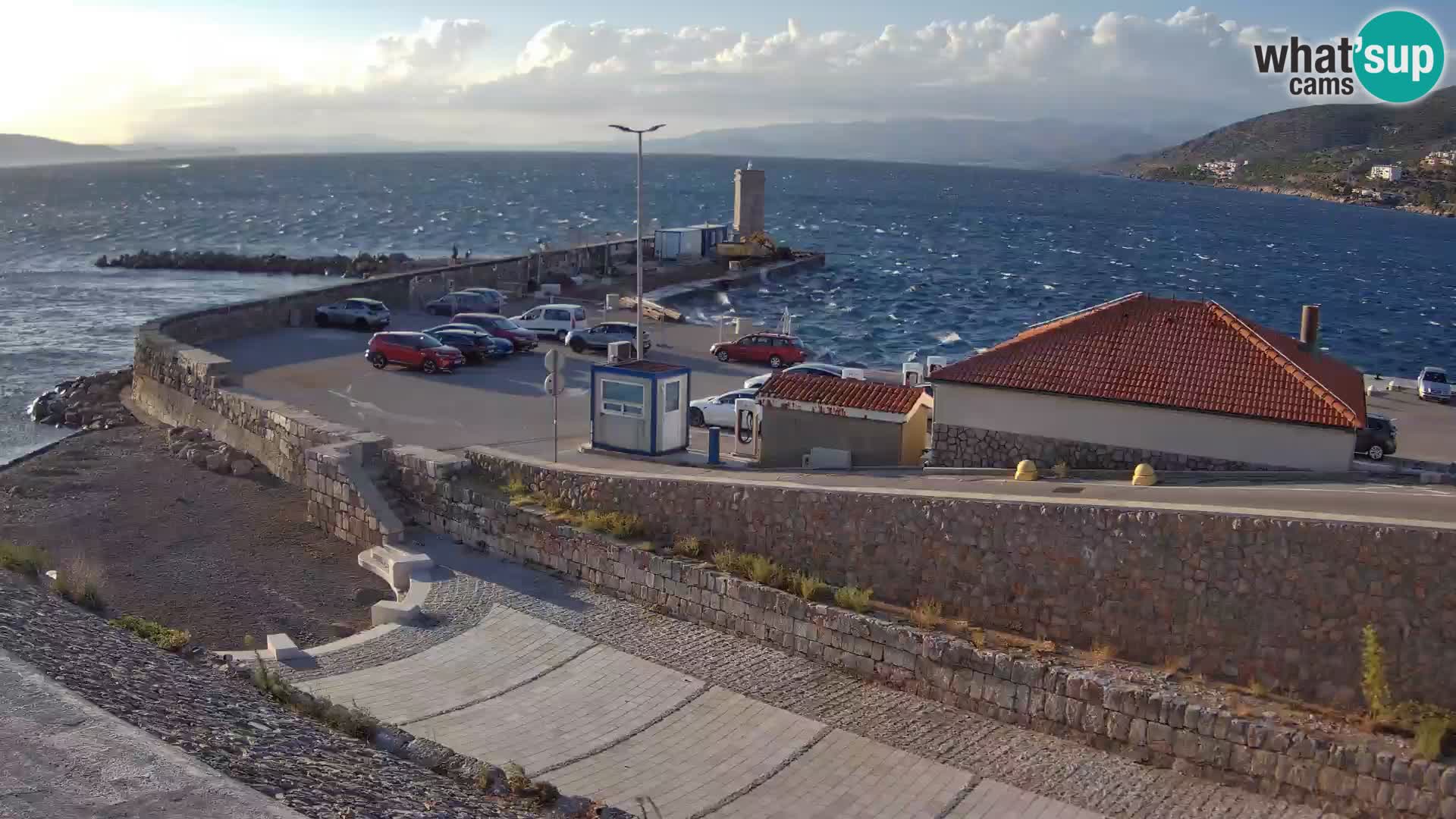 Webcam port de Senj – Vue sur la jetée et le phare