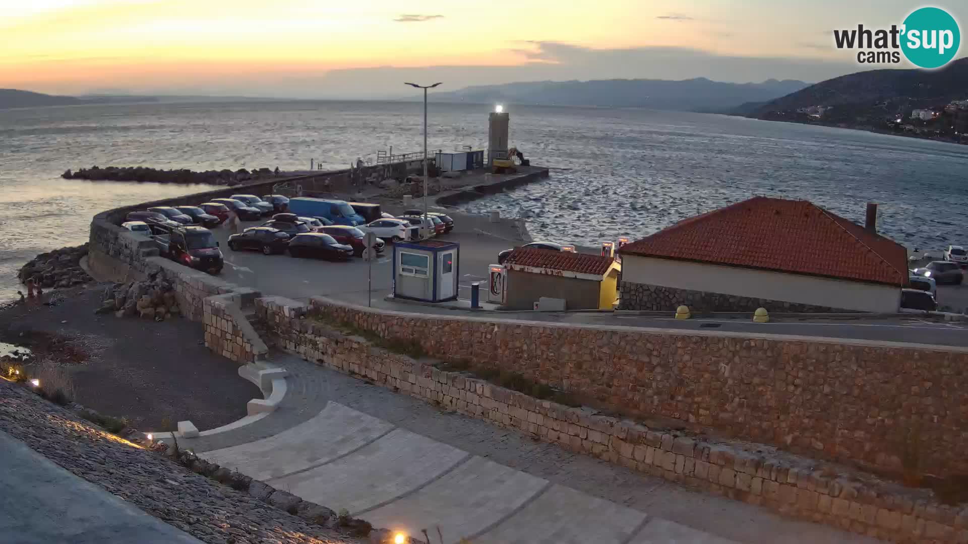 Senj Hafen Webcam – Wellenbrecher & Leuchtturm Liveblick
