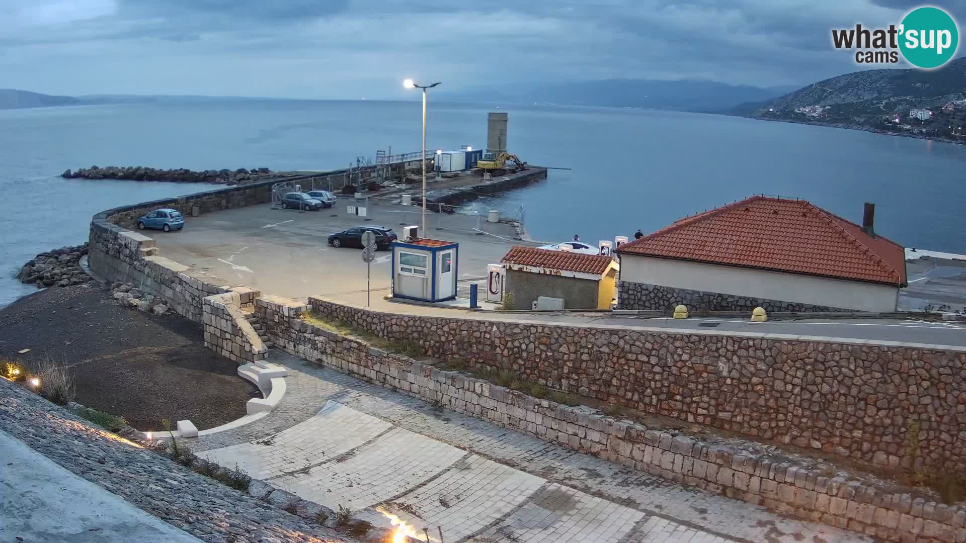 Webcam port de Senj – Vue sur la jetée et le phare