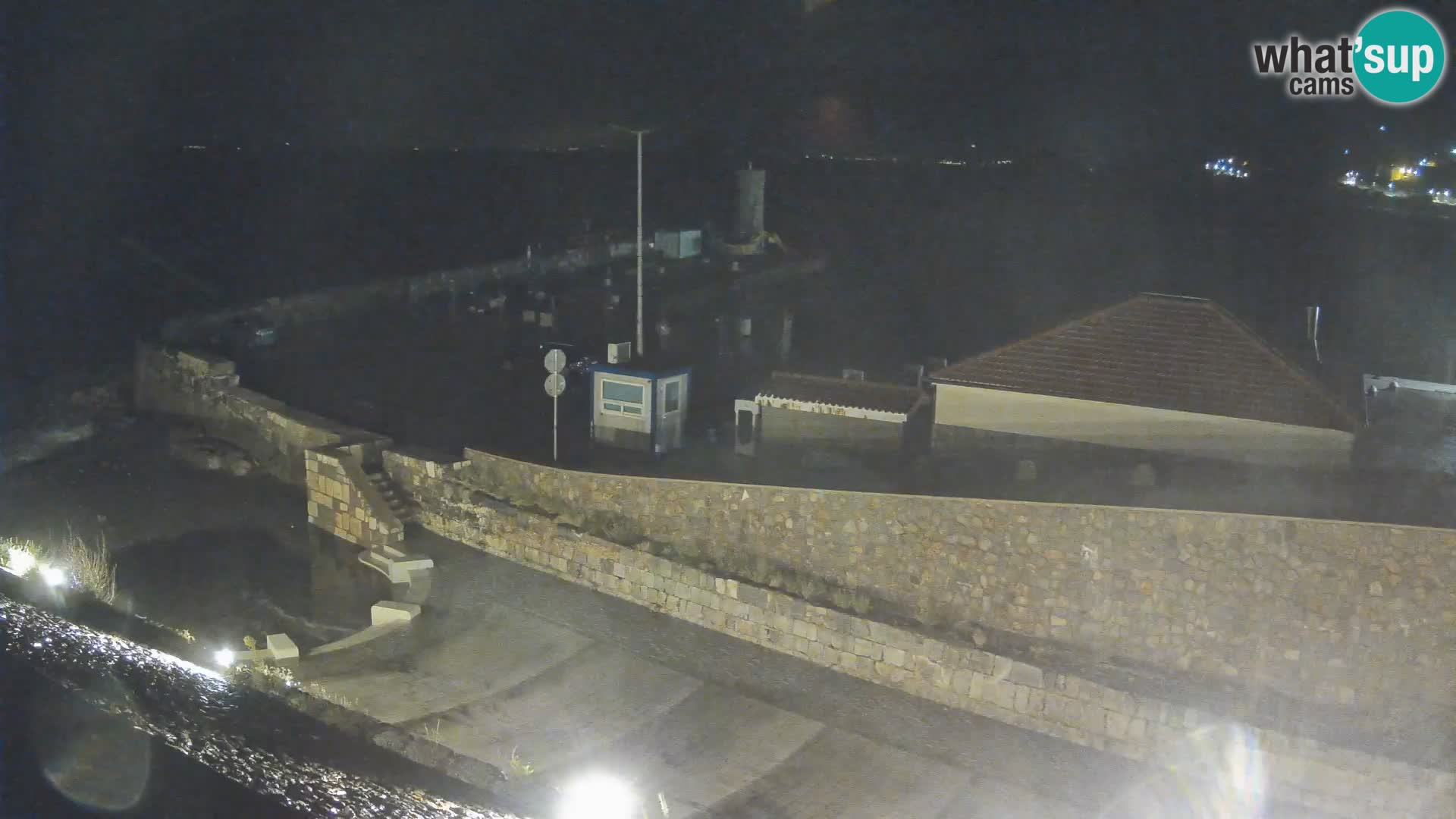 Webcam port de Senj – Vue sur la jetée et le phare