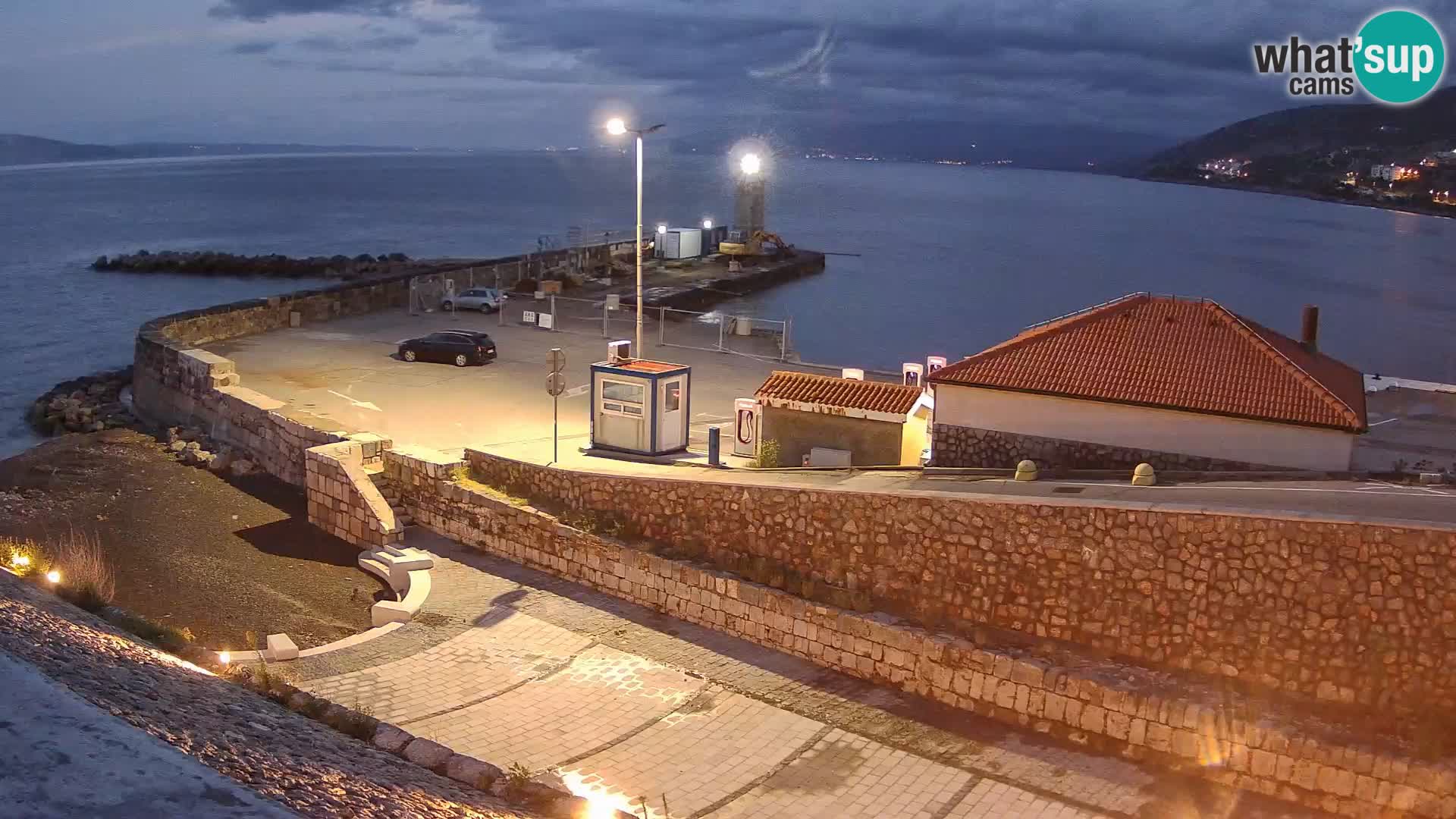 Senj Hafen Webcam – Wellenbrecher & Leuchtturm Liveblick