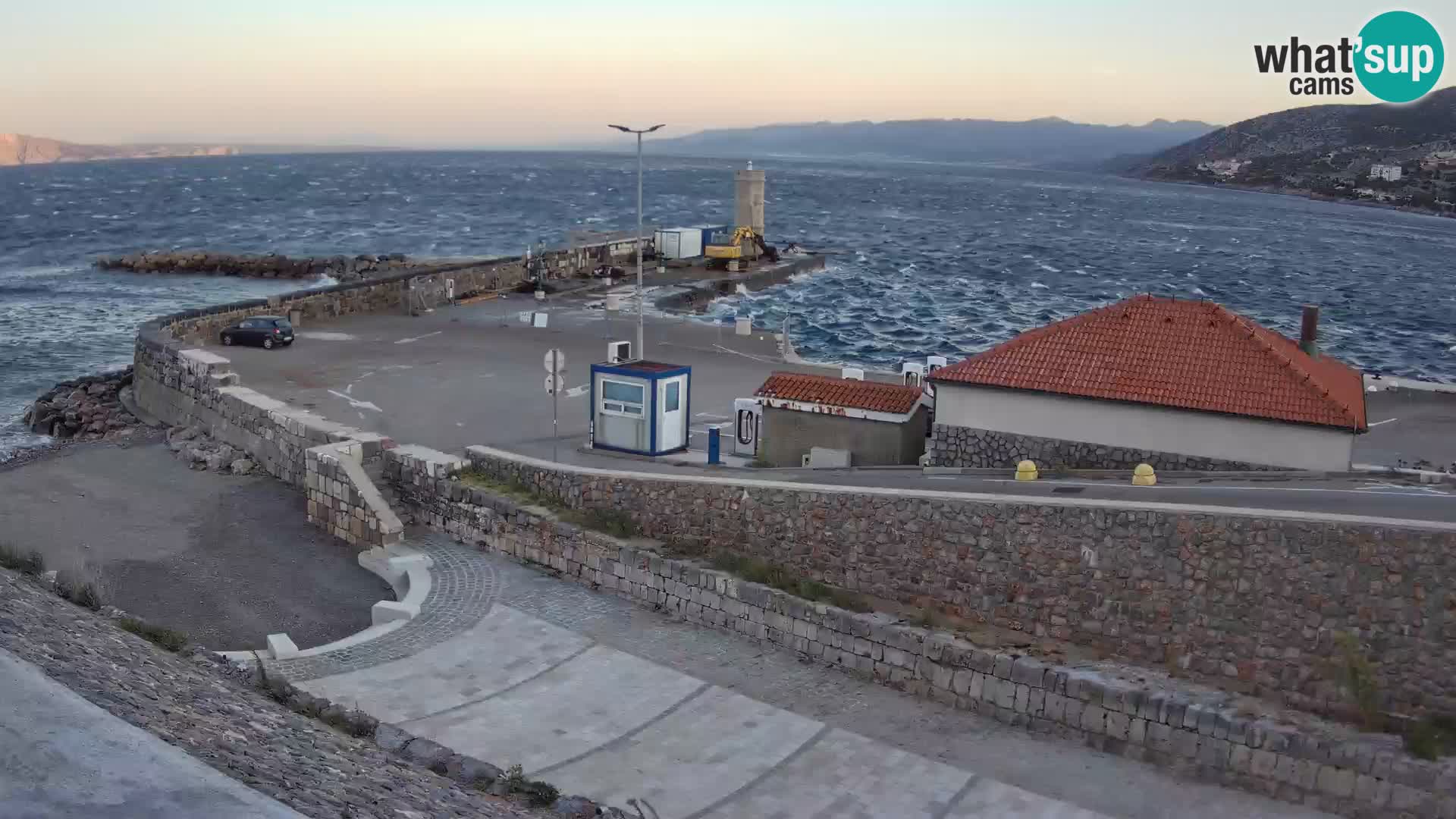 Web kamera Senj luka – Lukobran i svjetionik uživo