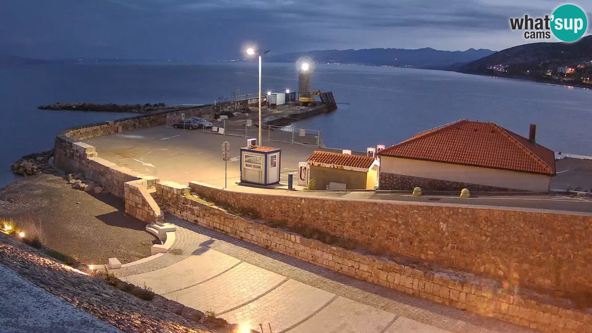 Senj Hafen Webcam – Wellenbrecher & Leuchtturm Liveblick