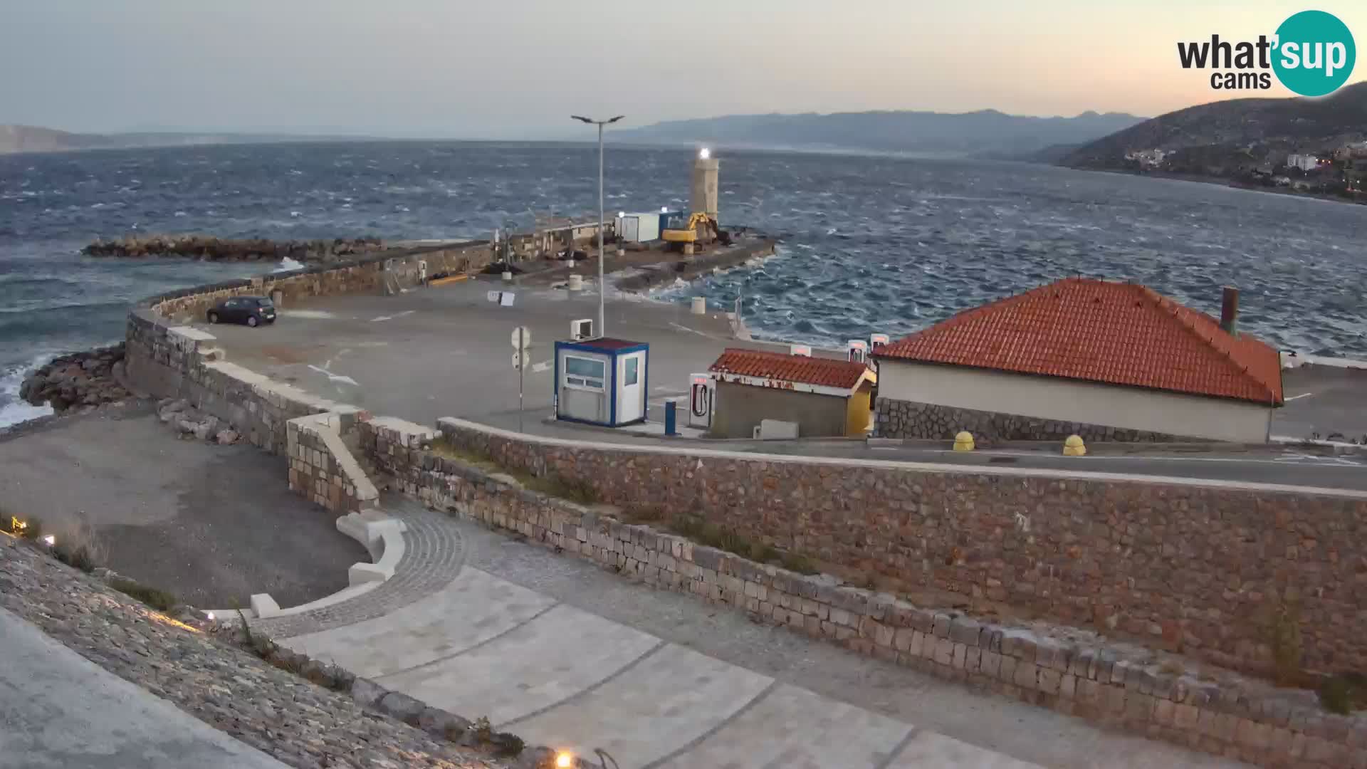 Senj Hafen Webcam – Wellenbrecher & Leuchtturm Liveblick