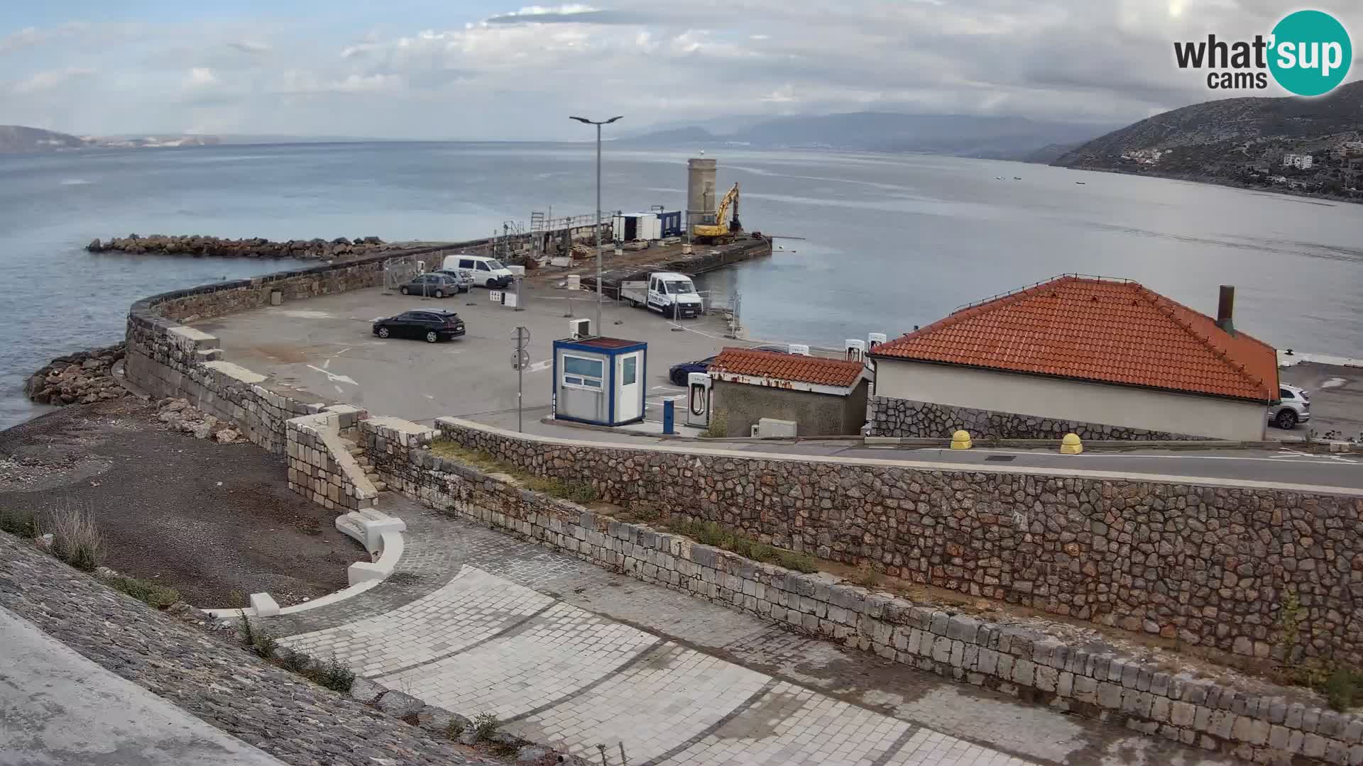 Webcam port de Senj – Vue sur la jetée et le phare