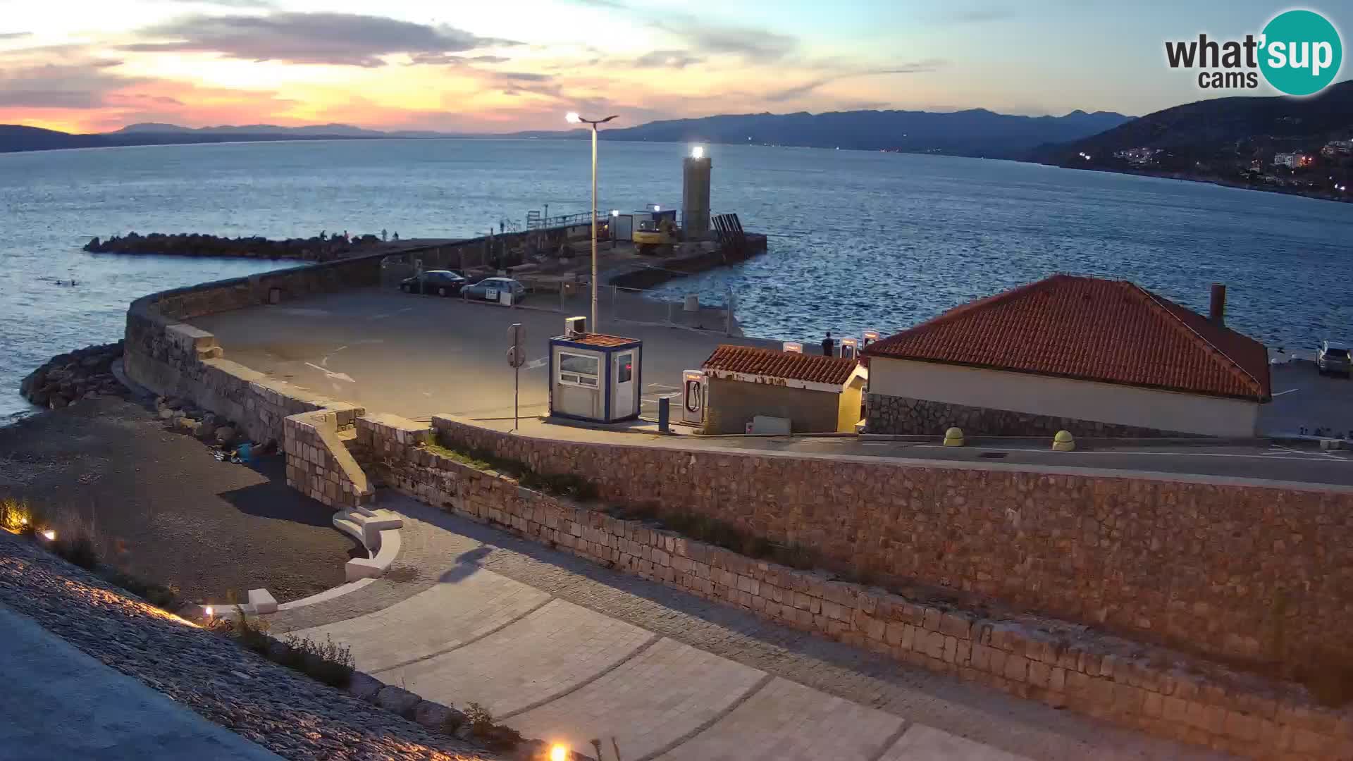 Senj Hafen Webcam – Wellenbrecher & Leuchtturm Liveblick