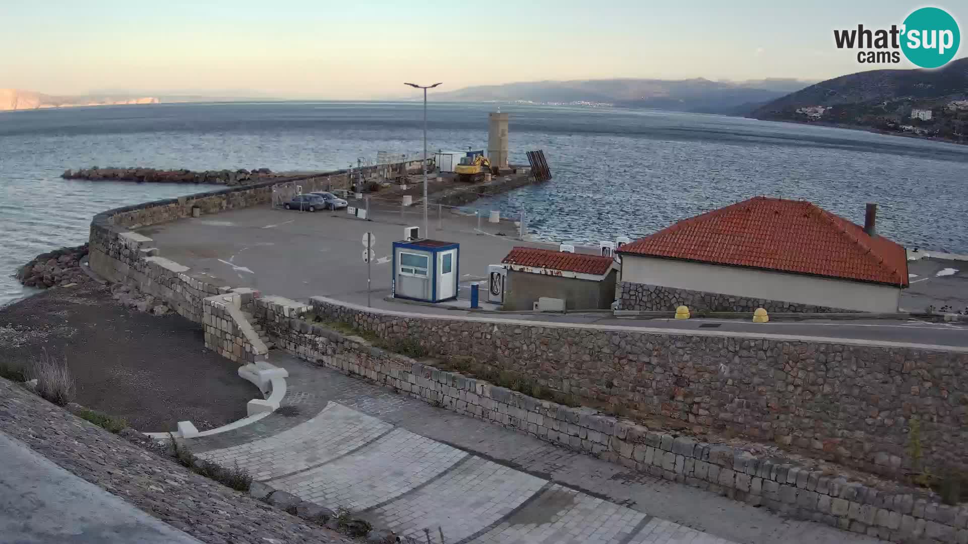 Webcam port de Senj – Vue sur la jetée et le phare
