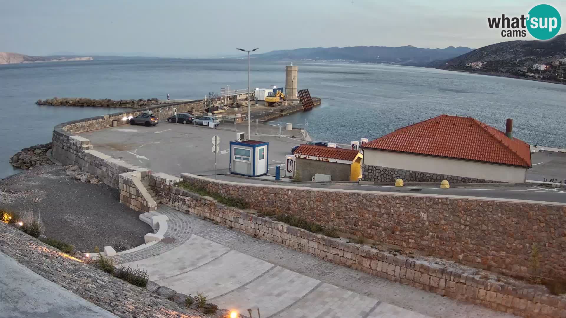 Webcam port de Senj – Vue sur la jetée et le phare