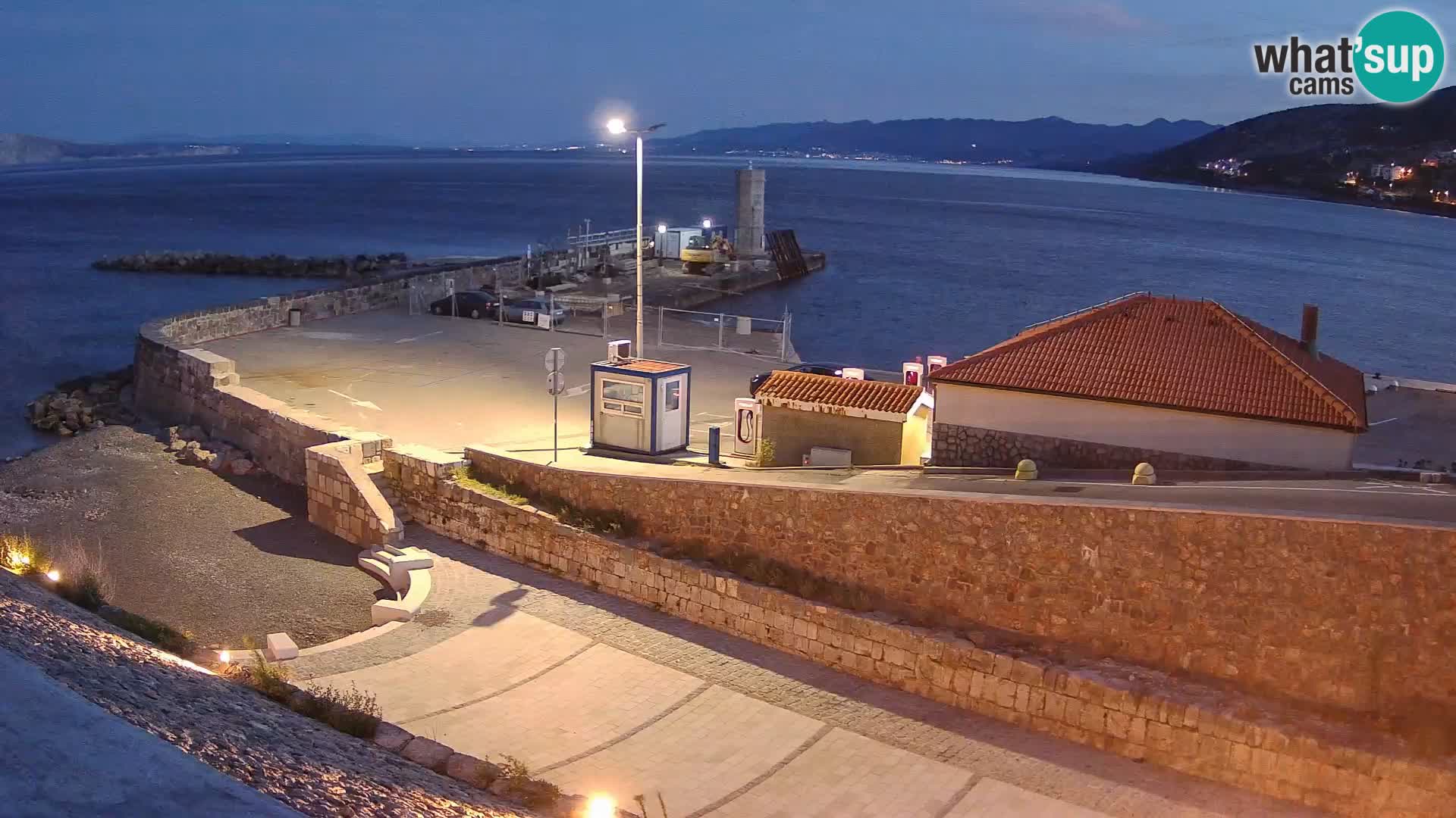 Webcam port de Senj – Vue sur la jetée et le phare