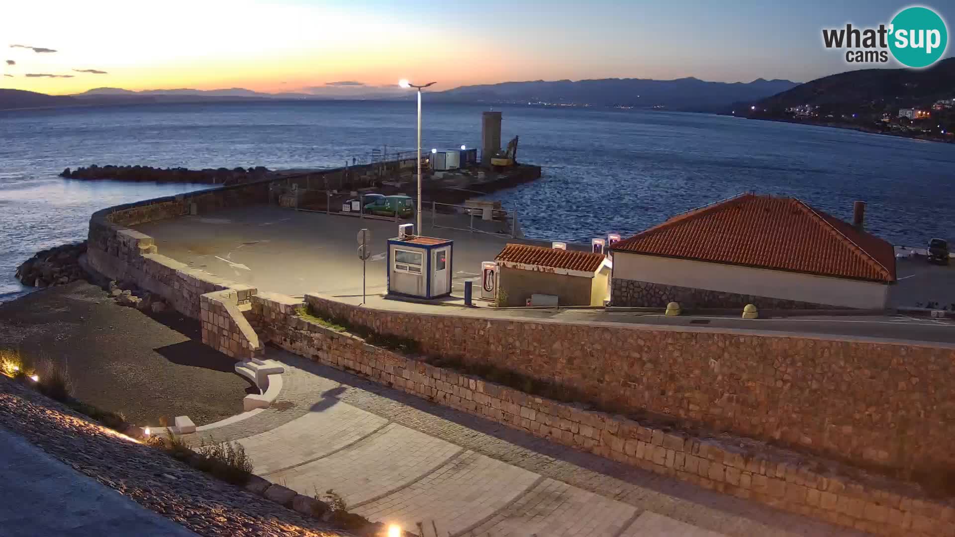 Web kamera Senj luka – Lukobran i svjetionik uživo