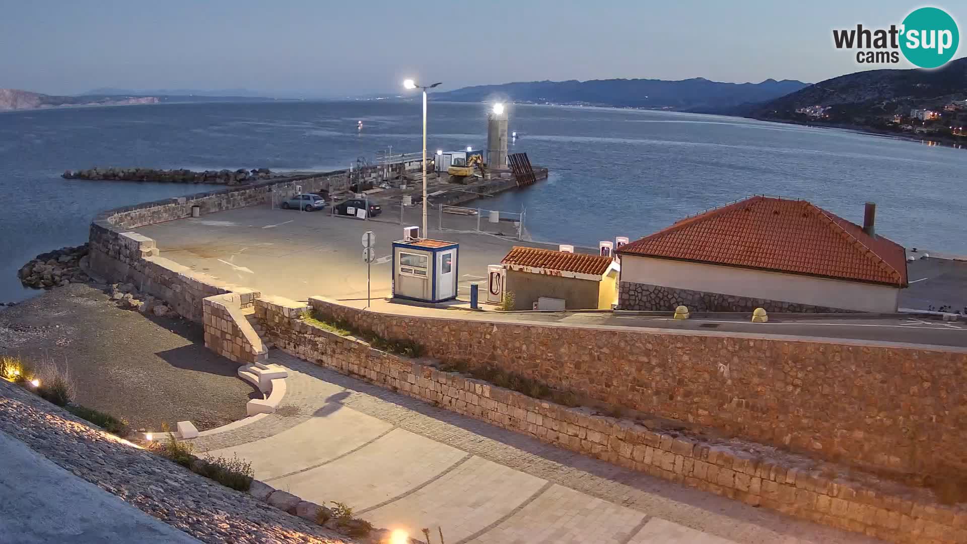 Webcam port de Senj – Vue sur la jetée et le phare