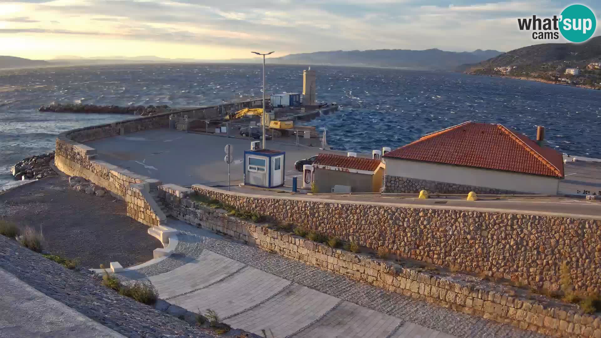 Webcam port de Senj – Vue sur la jetée et le phare