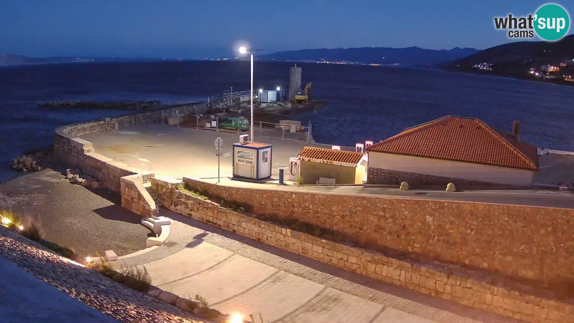 Senj Hafen Webcam – Wellenbrecher & Leuchtturm Liveblick