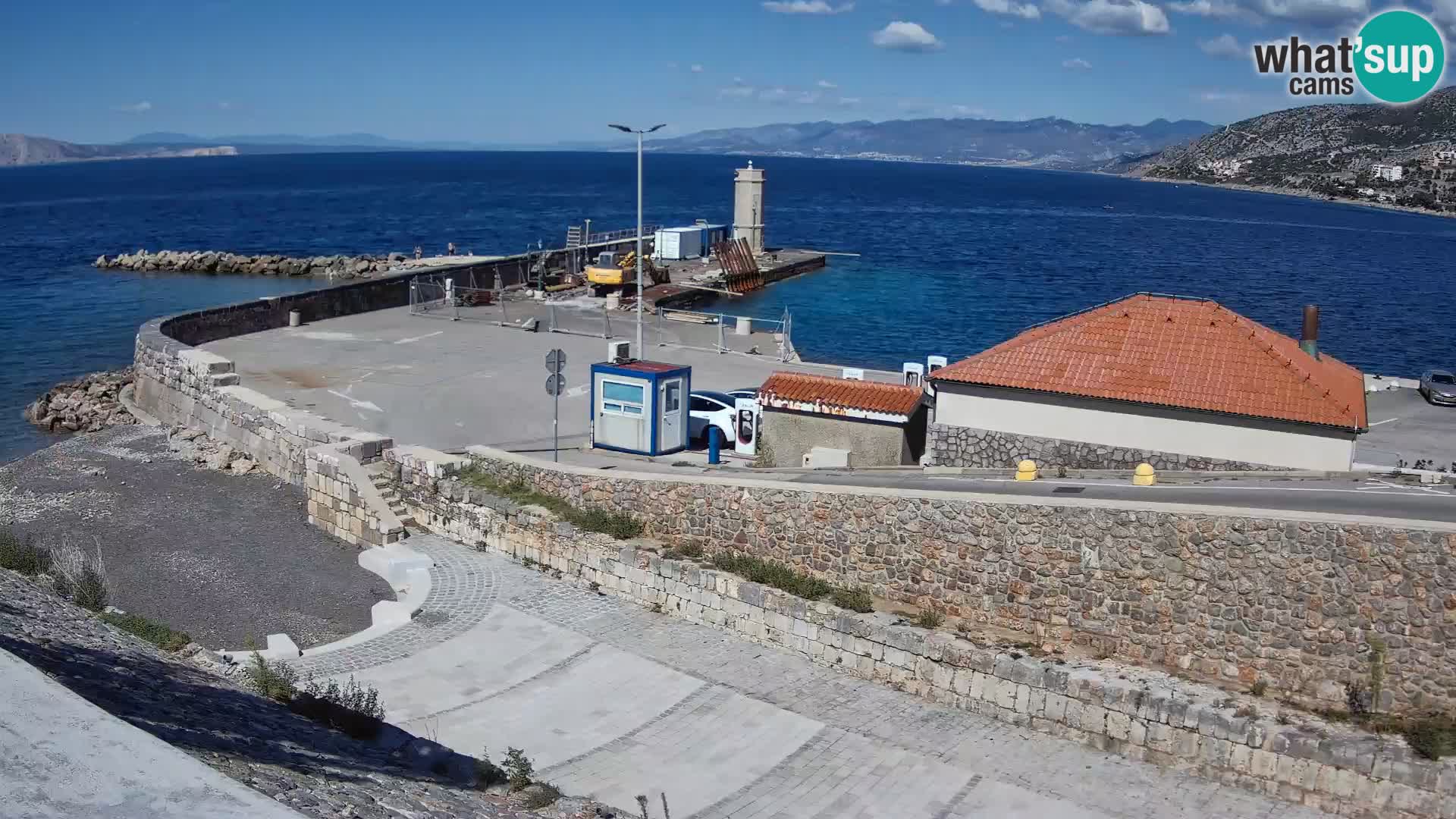 Webcam port de Senj – Vue sur la jetée et le phare