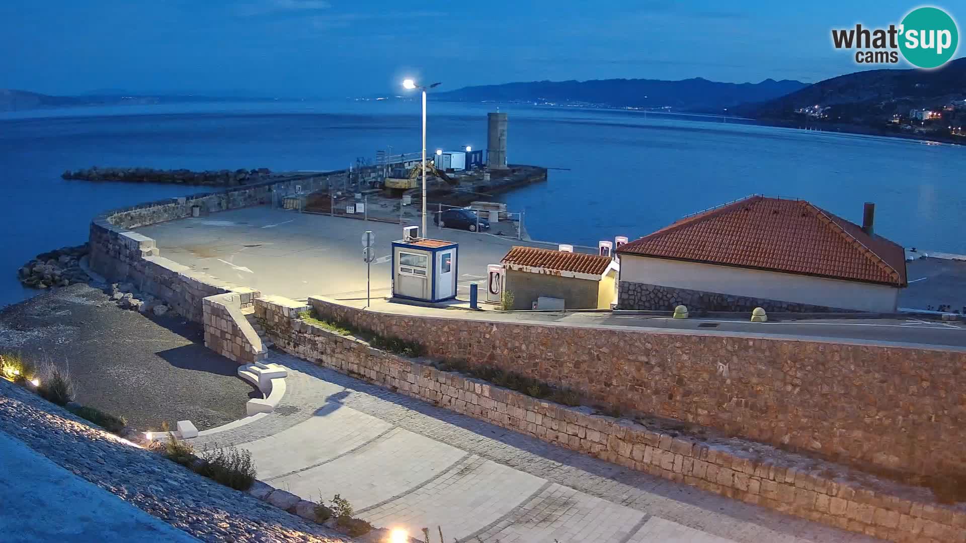 Webcam port de Senj – Vue sur la jetée et le phare