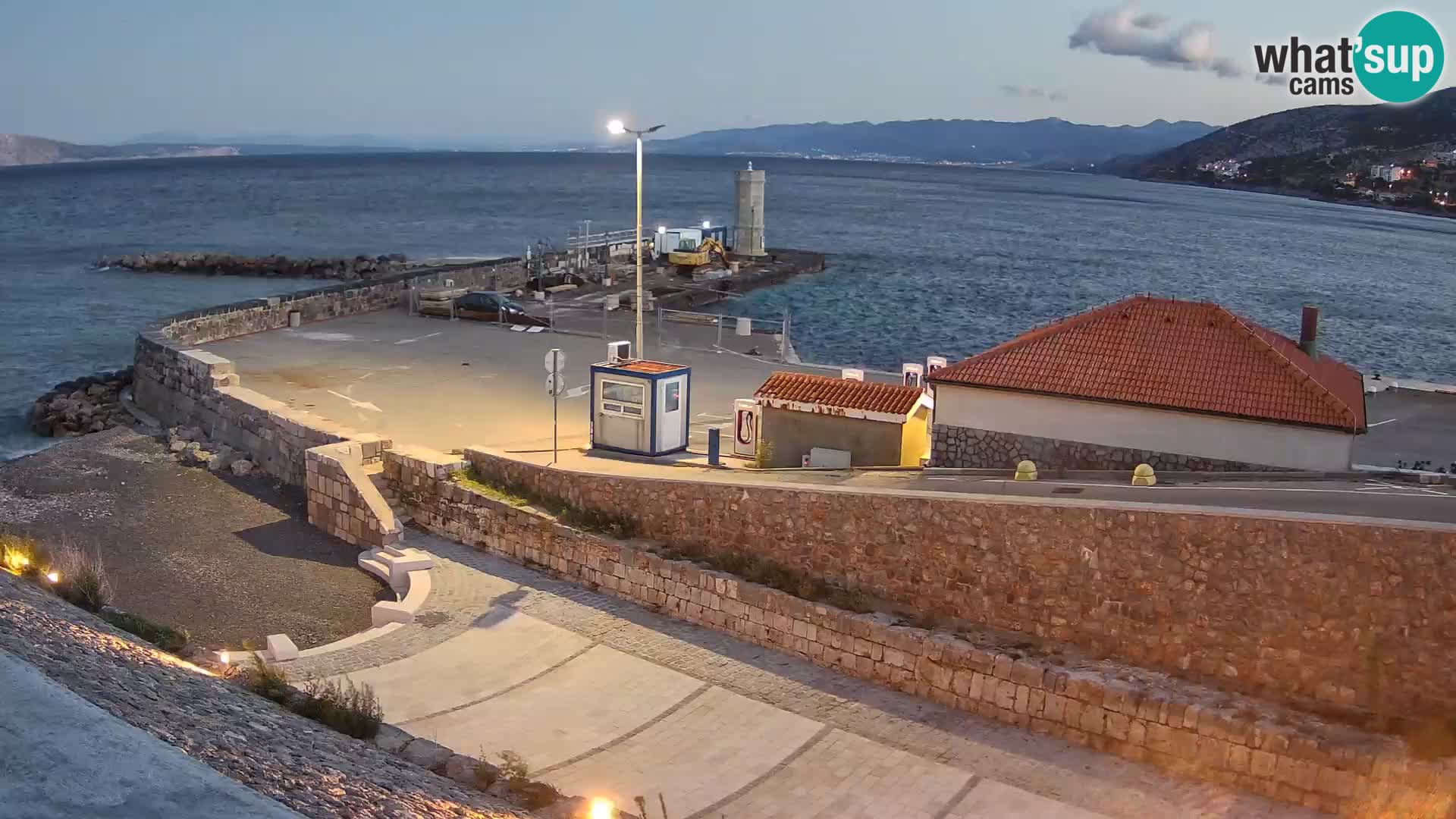 Senj Hafen Webcam – Wellenbrecher & Leuchtturm Liveblick