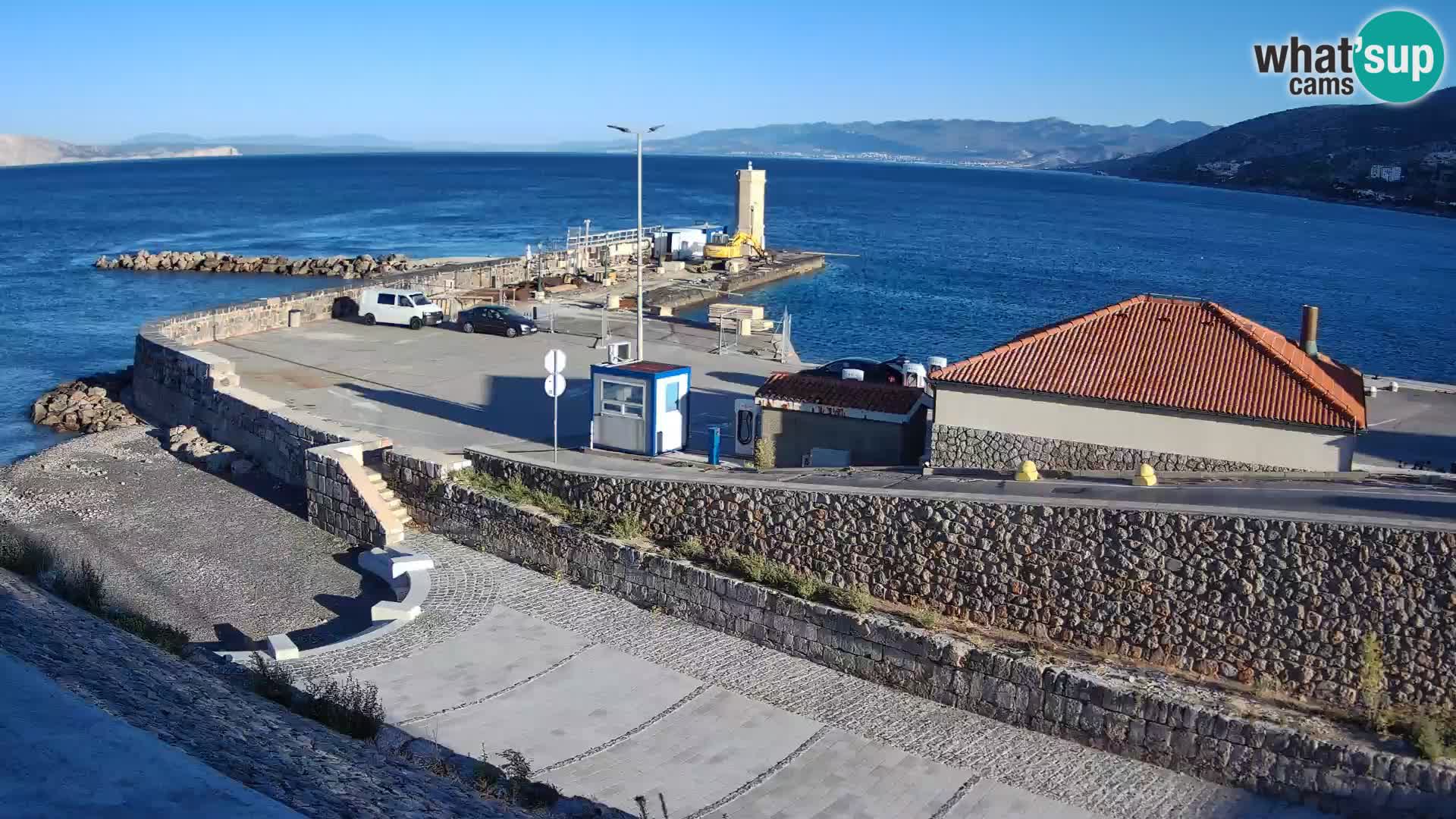 Webcam port de Senj – Vue sur la jetée et le phare