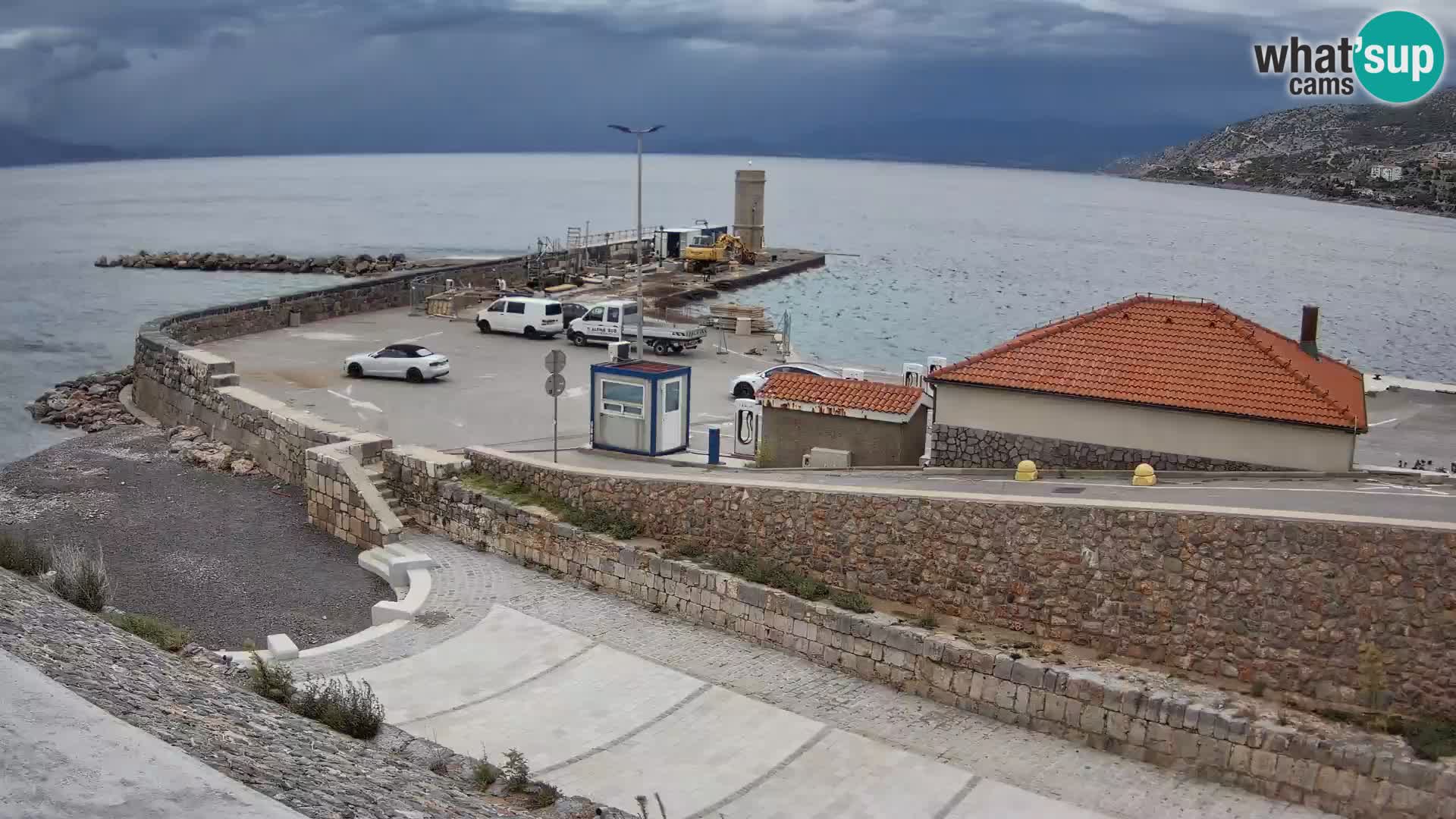 Webcam port de Senj – Vue sur la jetée et le phare
