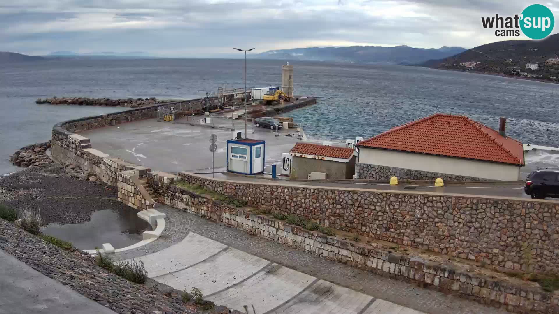 Web kamera Senj luka – Lukobran i svjetionik uživo