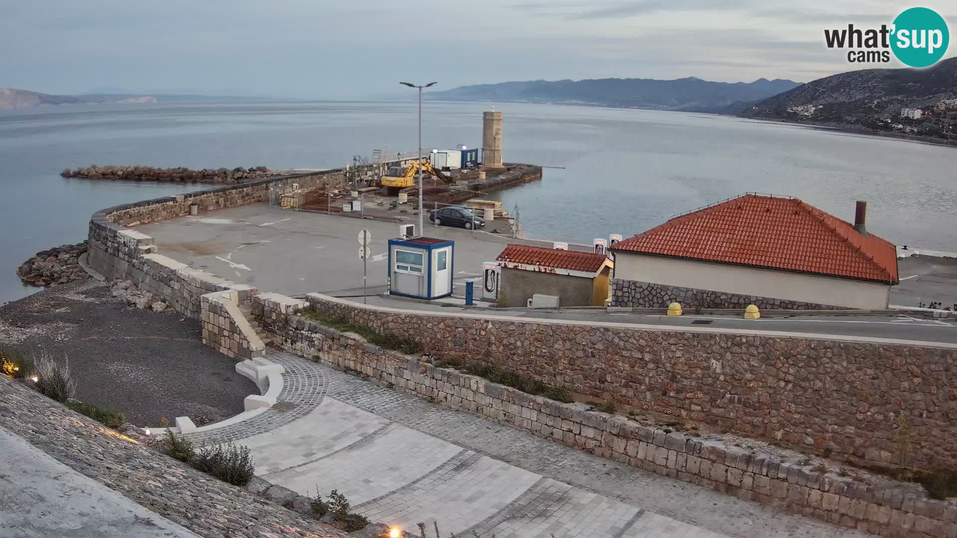 Webcam port de Senj – Vue sur la jetée et le phare