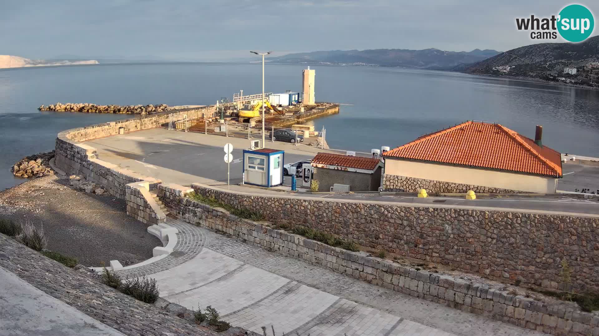 Webcam port de Senj – Vue sur la jetée et le phare