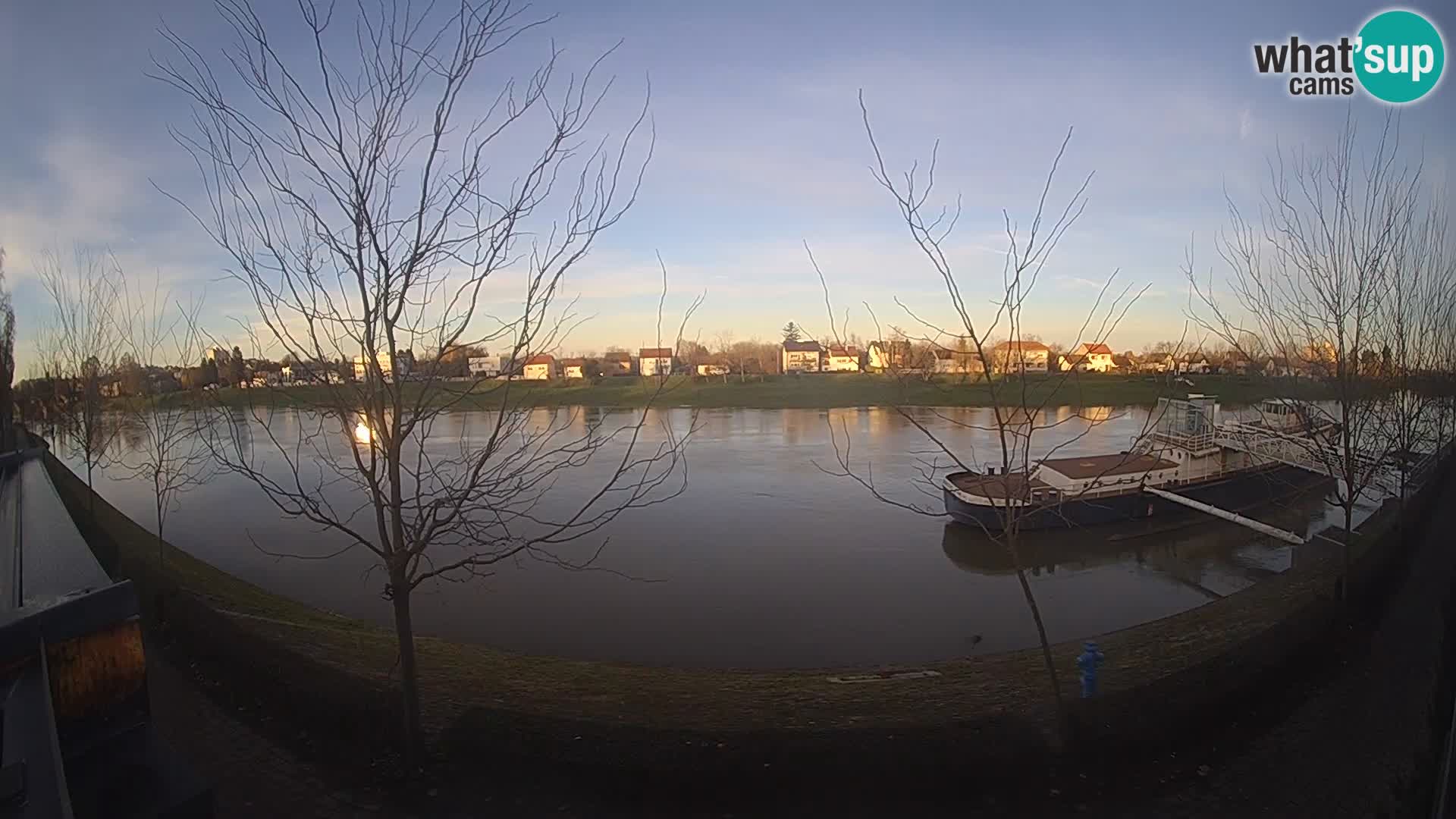 Sisak spletna kamera v živo Pogled na reko Kolpo – Hrvaška