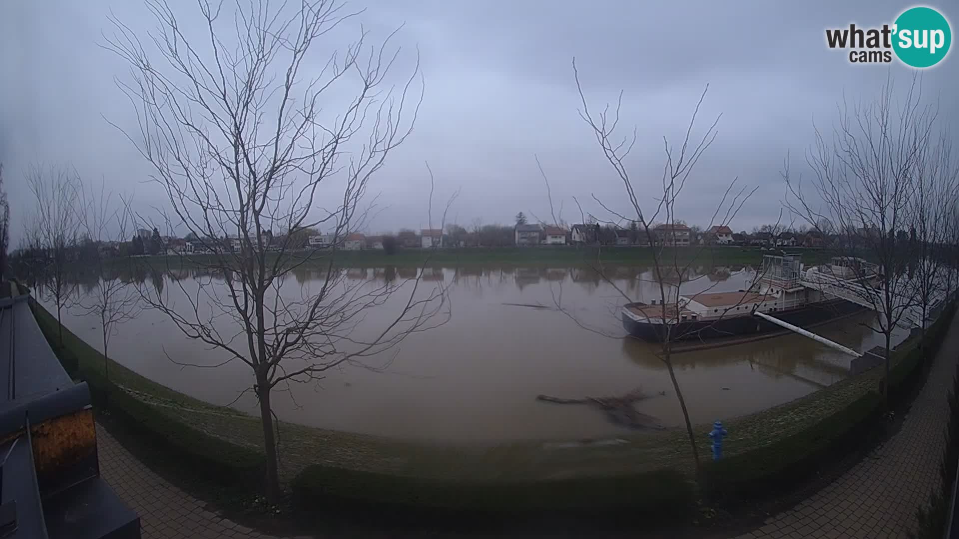 Sisak spletna kamera v živo Pogled na reko Kolpo – Hrvaška