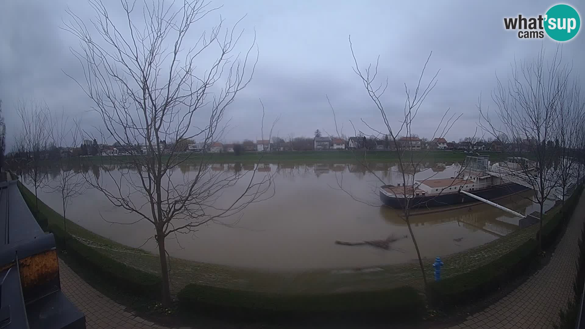 Sisak spletna kamera v živo Pogled na reko Kolpo – Hrvaška